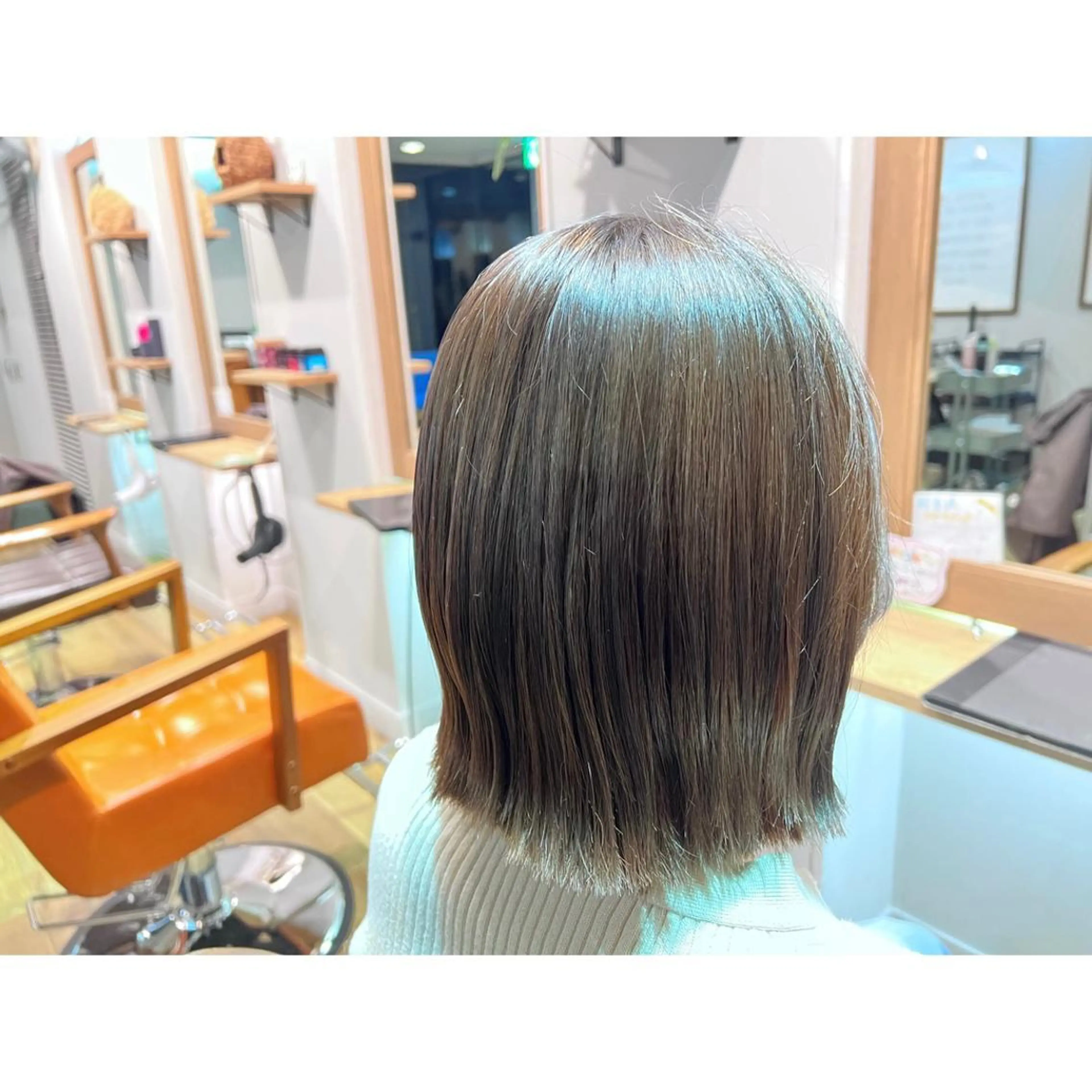 ミディアム カラー ブリーチ グレージュ ヘアカラー トリートメント ツキダテ ユイのヘアスタイル