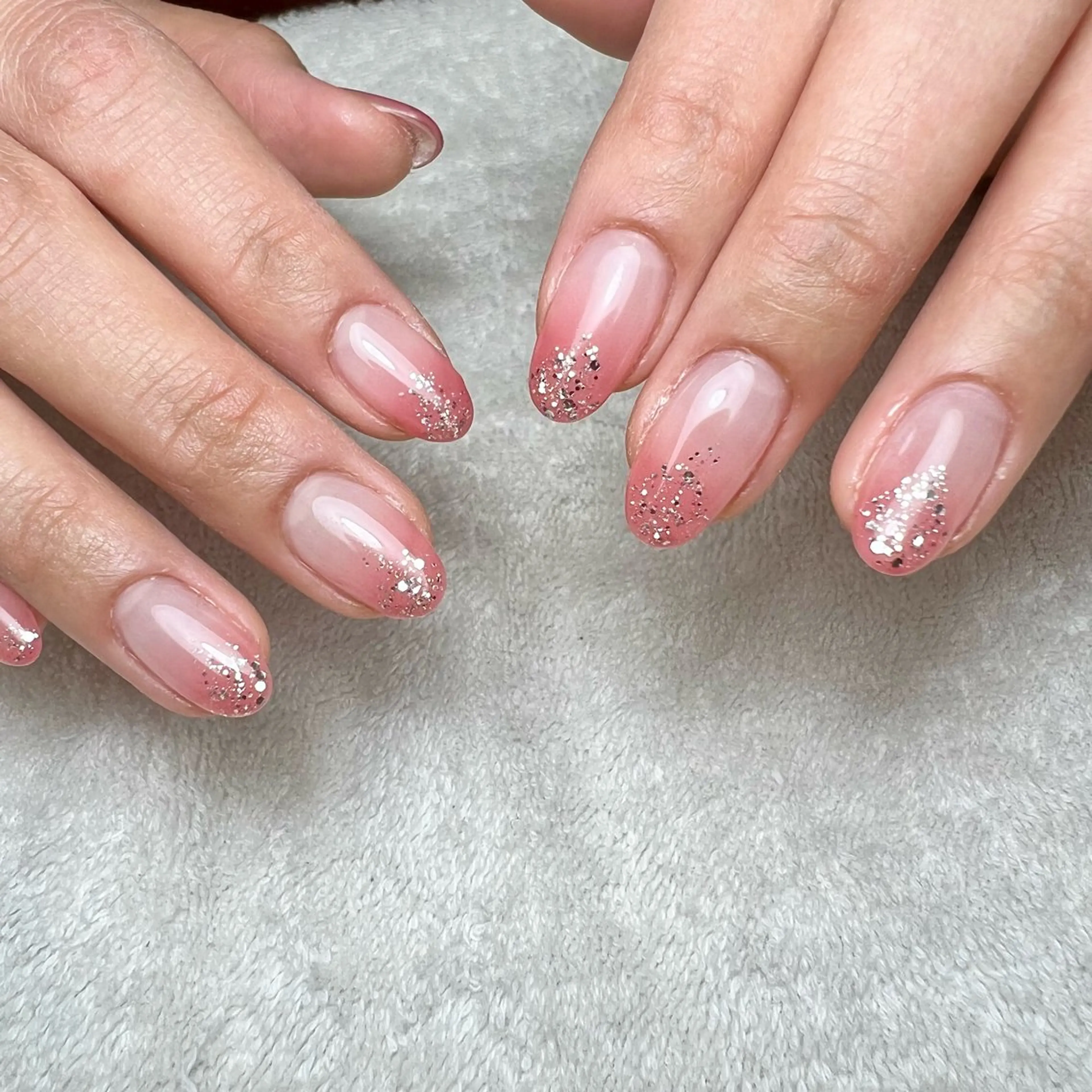 ネイル グラデーション ラメ(グリッター) シンプルネイル ハンドネイル COCO+所属・COCO +のエステ・リラクイメージ