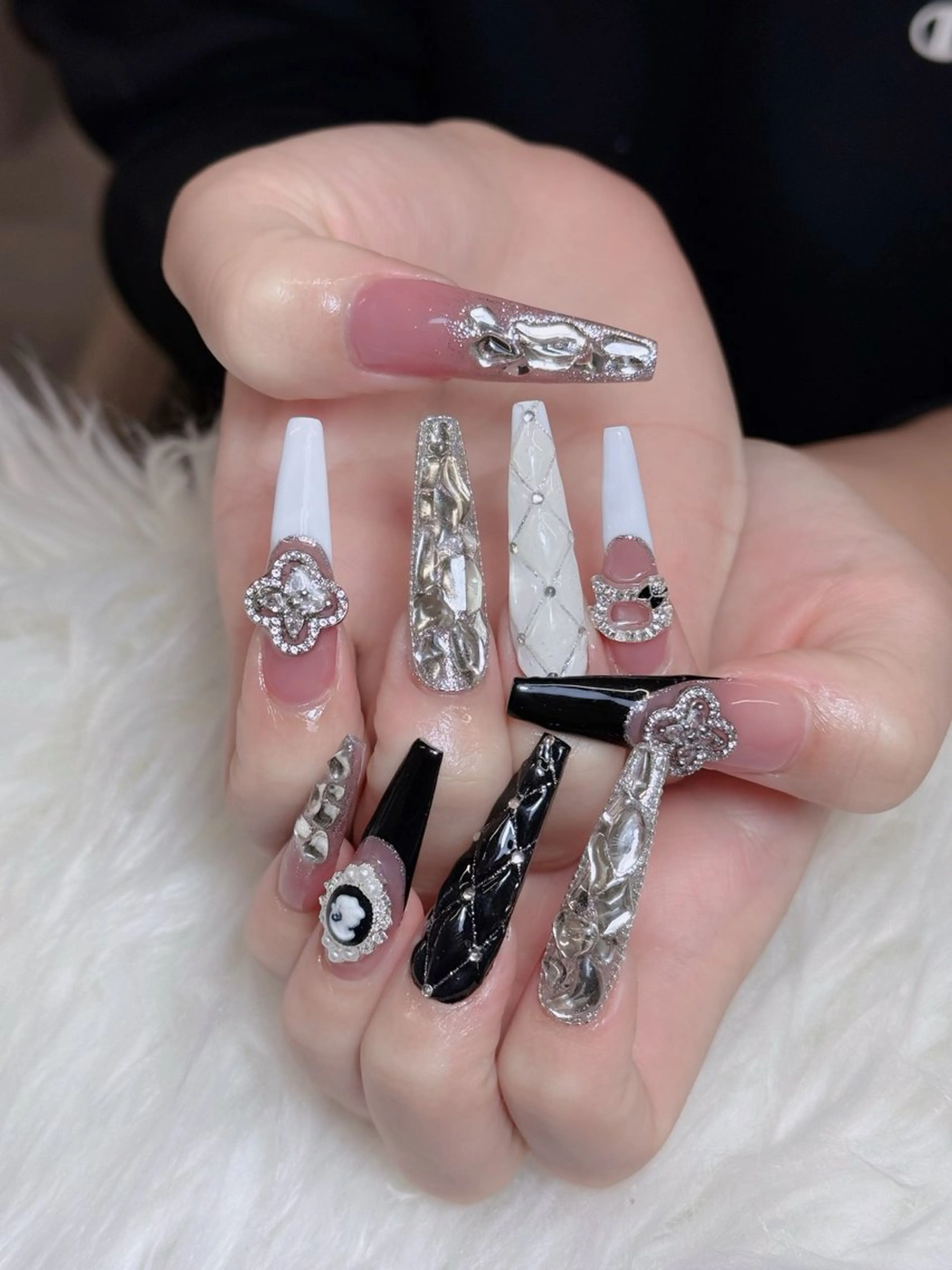 ネイル オーロラネイル チークネイル フットネイル フレンチネイル ハロウィン ハンドネイル Lumi Nail 新大久保3‘のネイルデザイン