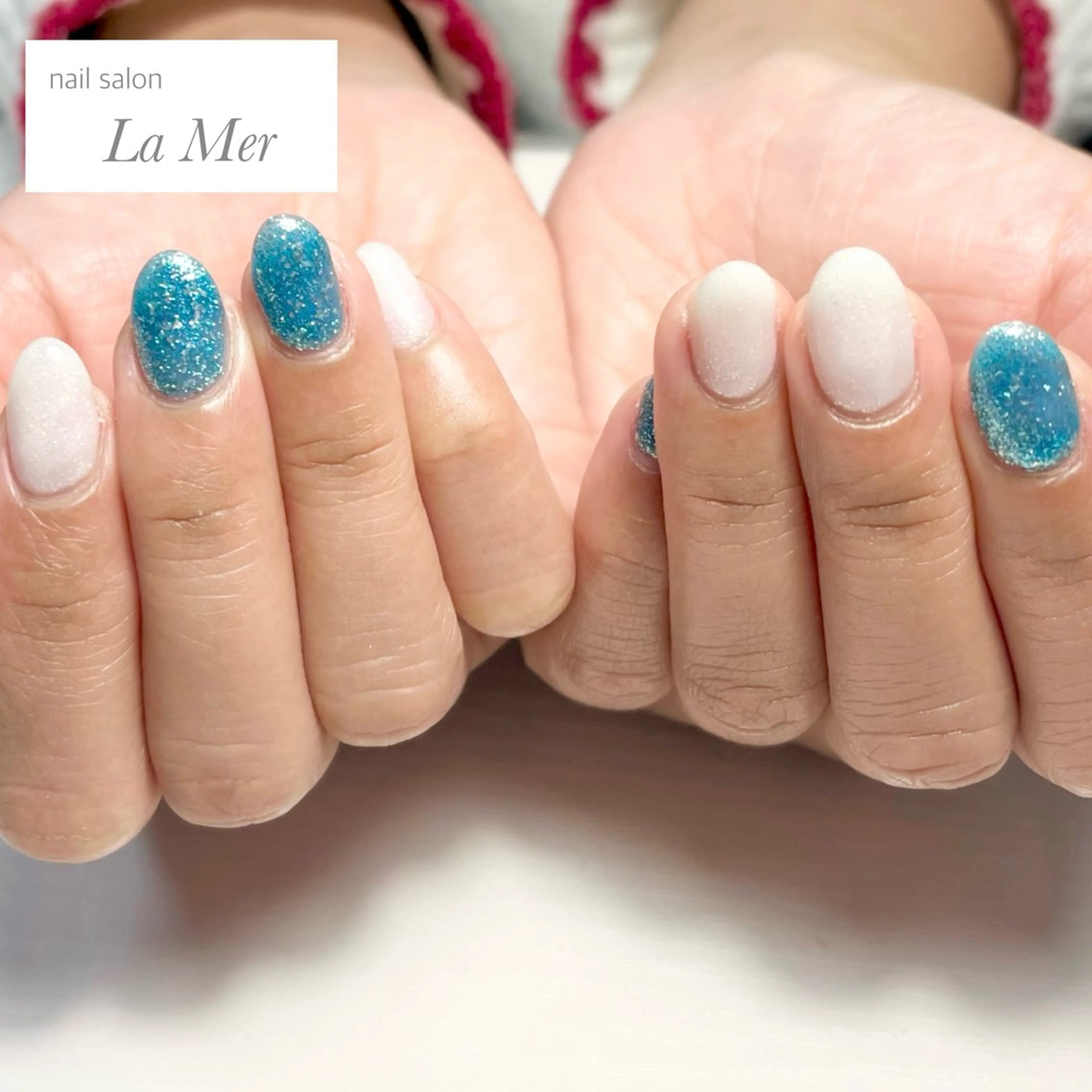 ネイル ブルー ジェルネイル キラキラネイル ラメ(グリッター) オフィスネイル ハンドネイル nailsalon La Merのネイルデザイン