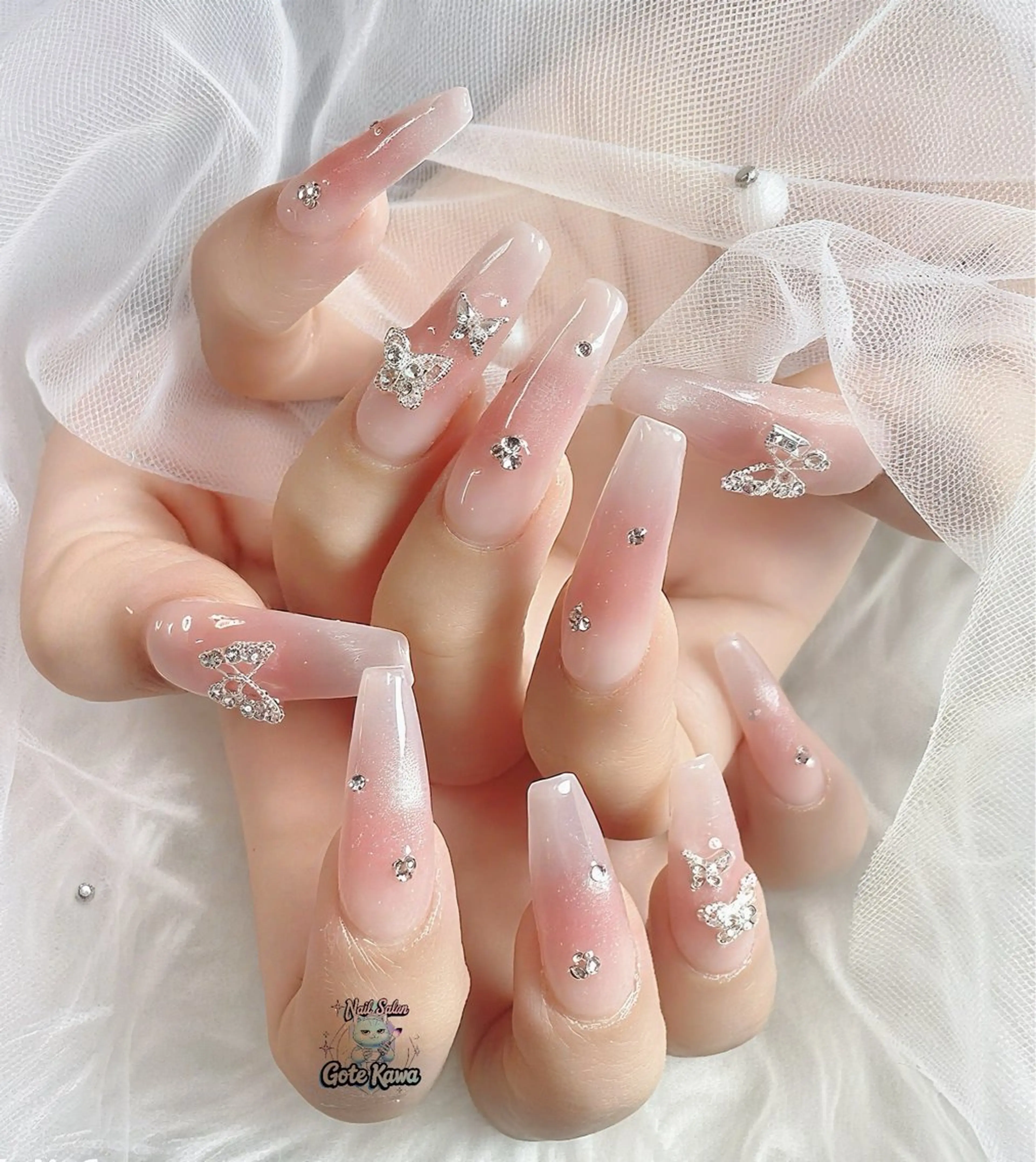 ネイル チークネイル キラキラネイル マグネットネイル ワンホンネイル ハンドネイル ハンドケア Gote Kawa nail salonのネイルデザイン