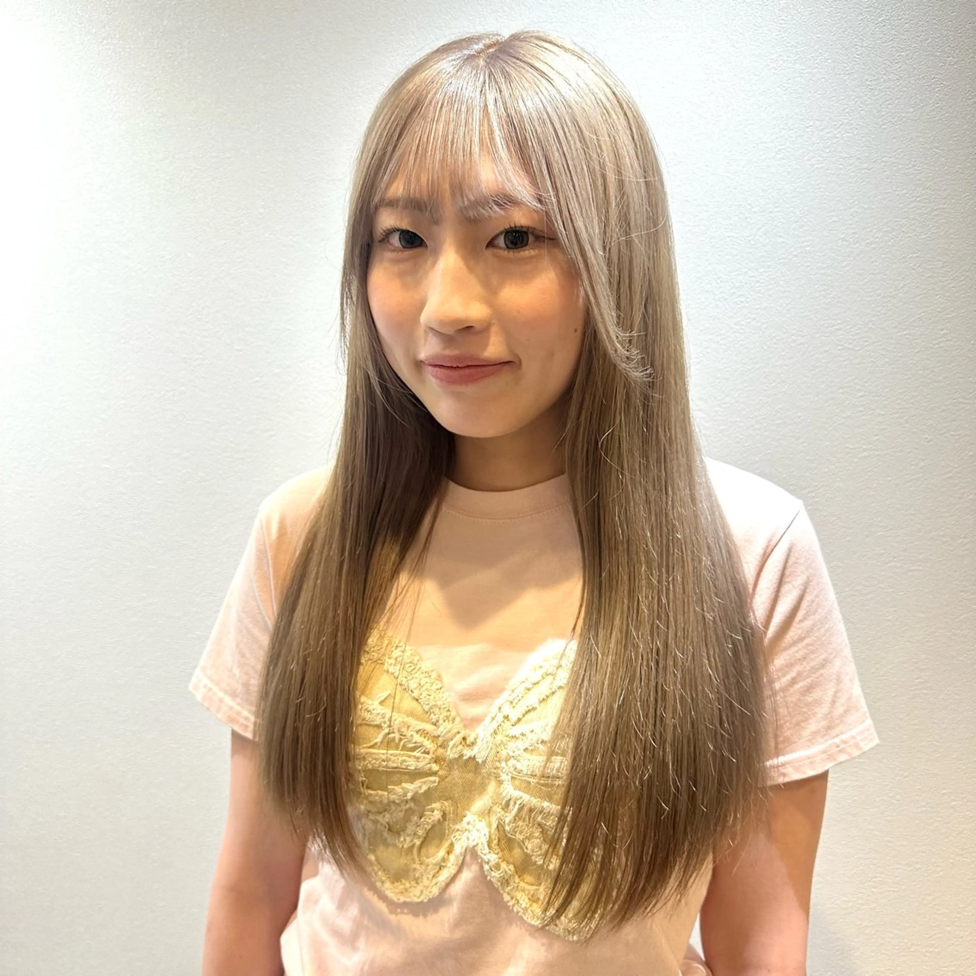 ロング カラー ヘアカラー トリートメント ハイトーン/ウルフ/ レイヤー/Asukaのヘアスタイル