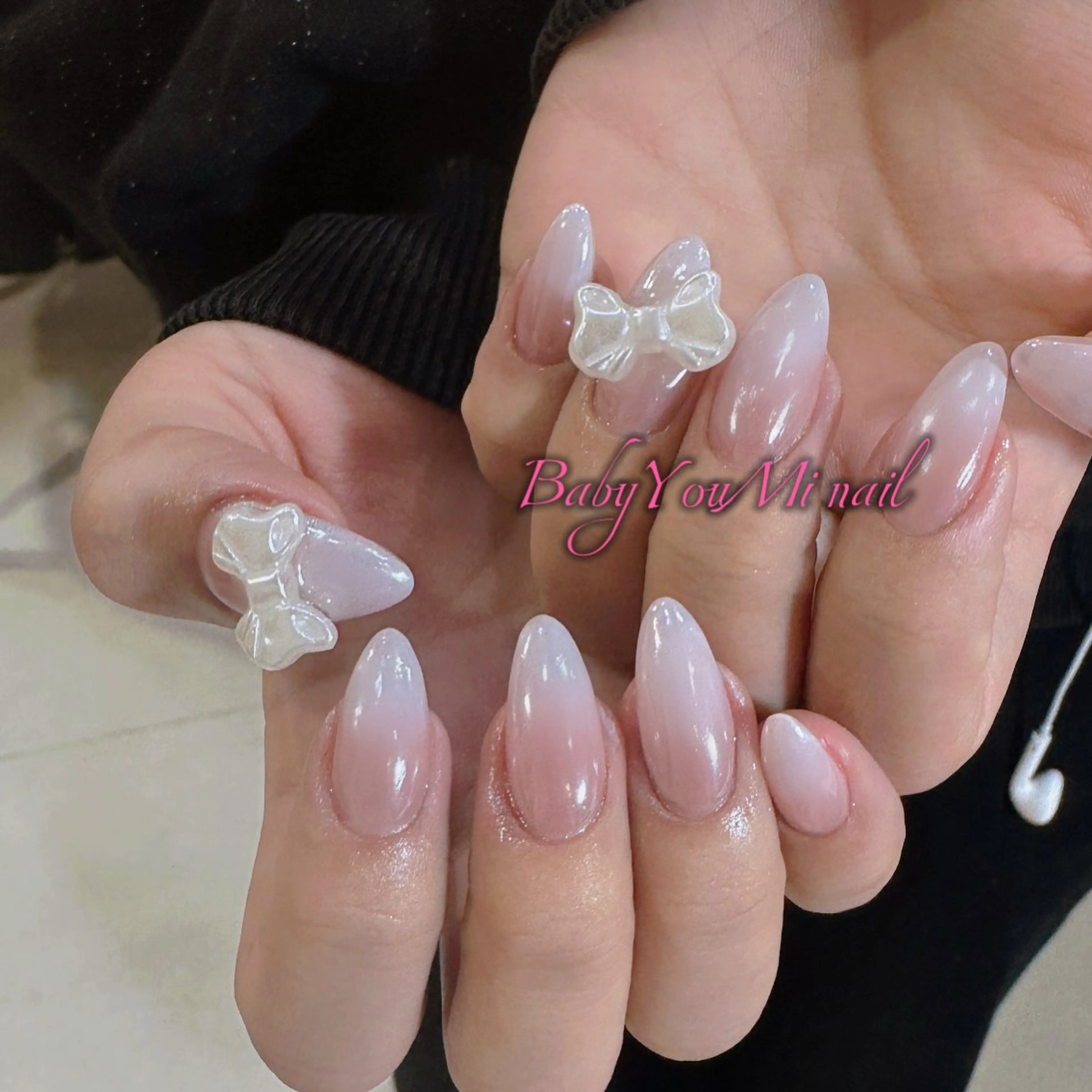 ネイル オーロラネイル 成人式 フレンチネイル ジェルネイル ガラスフレンチ ハンドネイル ハンドケア BabyYouMi nailのネイルデザイン