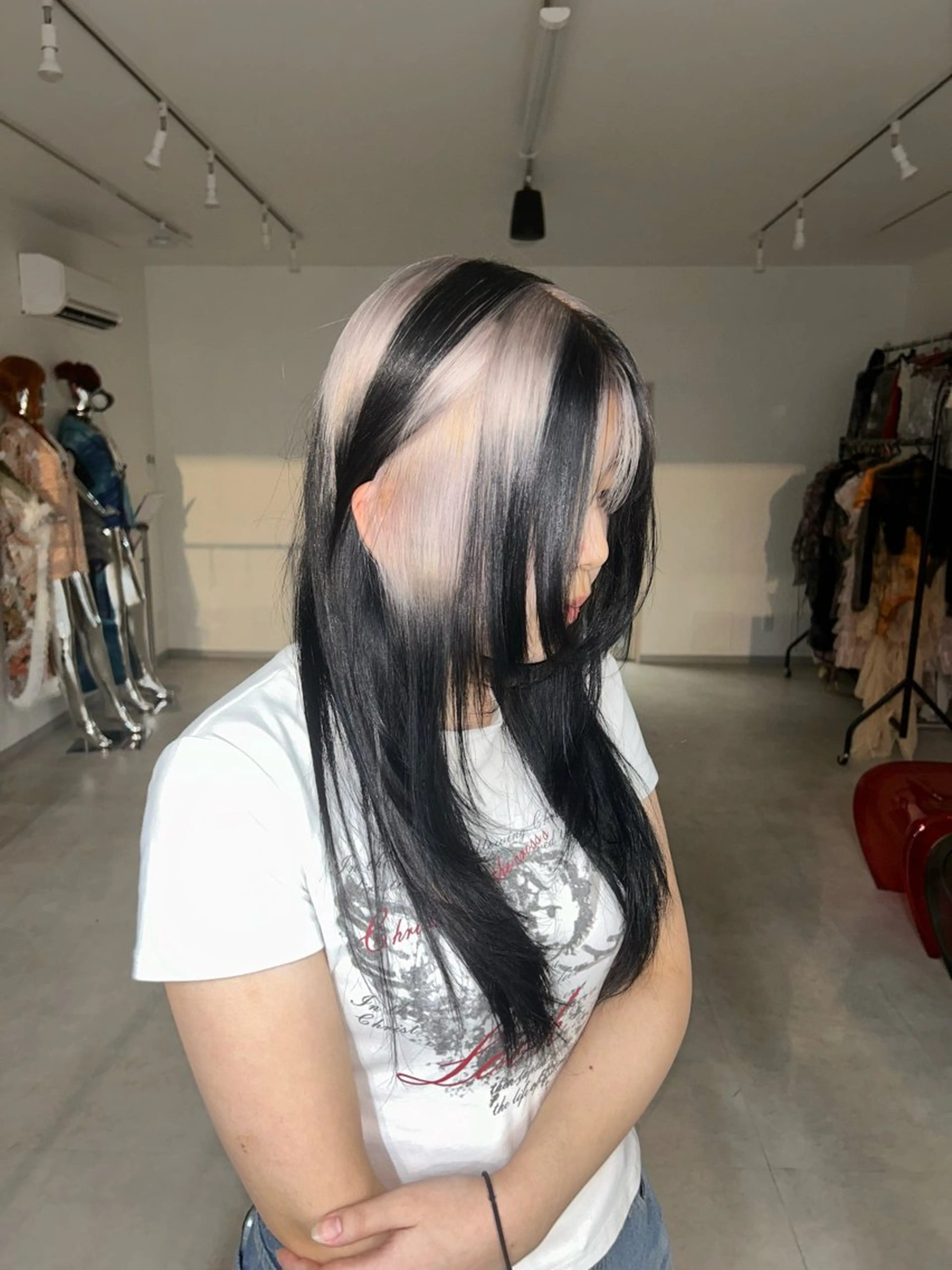 ロング カラー ウルフカット / ケアブリーチのヘアスタイル