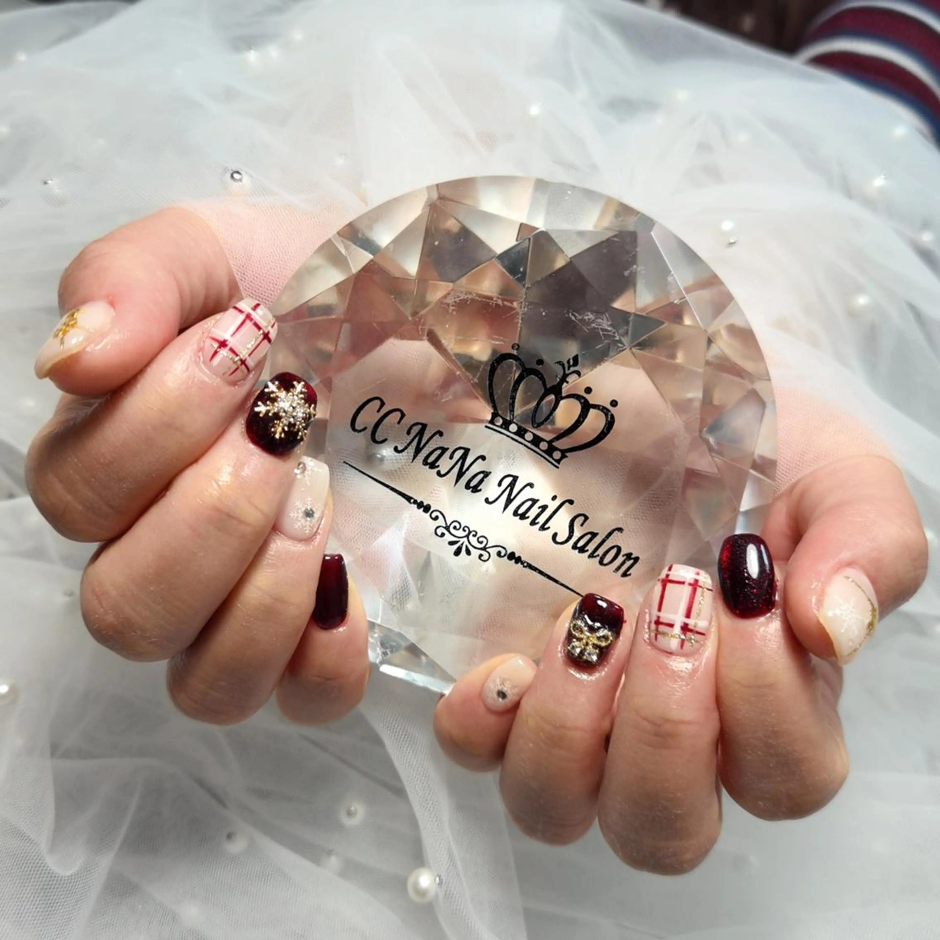 ネイル 冬ネイル クリスマス ハンドネイル CC  NaNa ワンホンネイル🌙Nのネイルデザイン