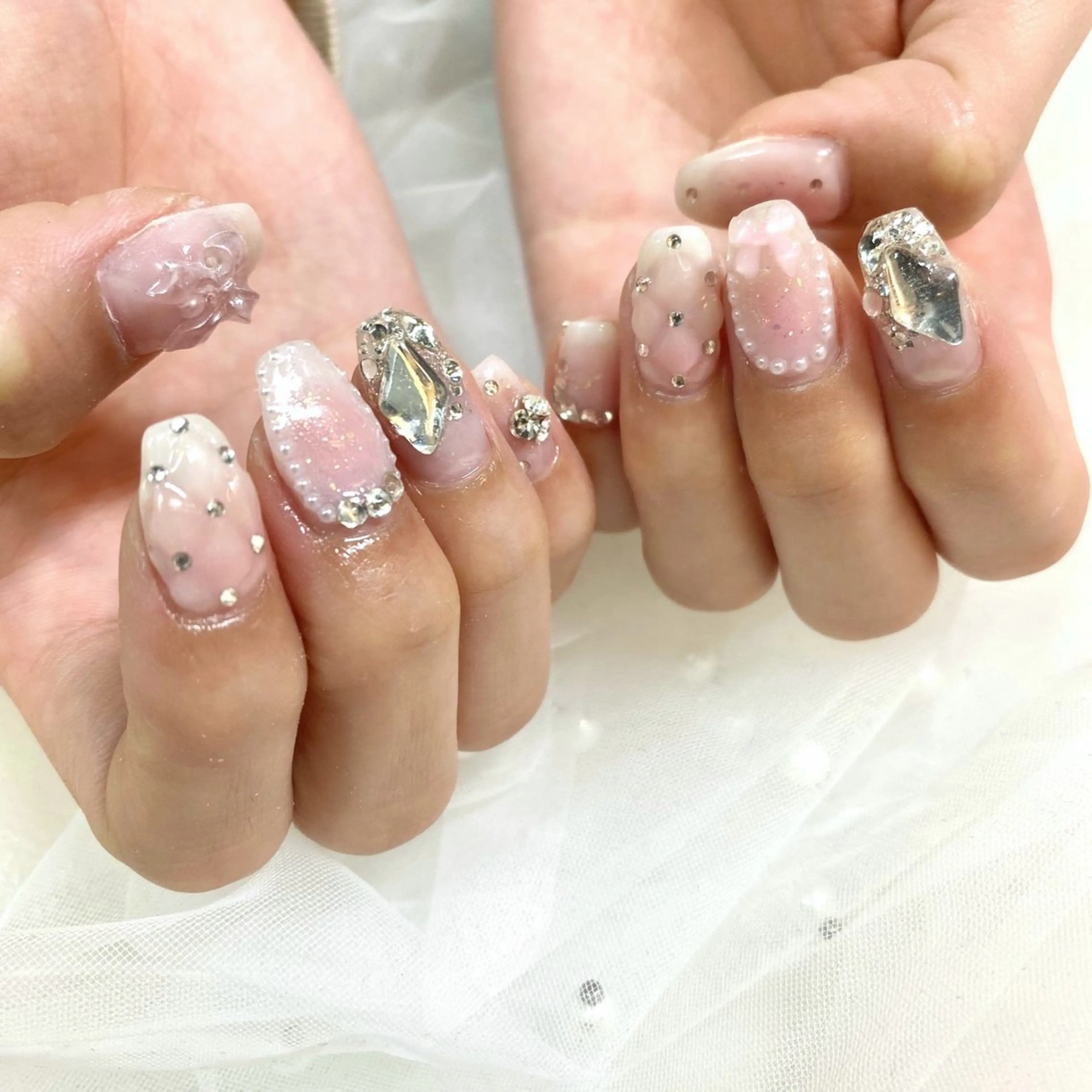 ネイル アートネイル チークネイル リボン ワンホンネイル ハンドネイル フットネイル Nailsalon mui.所属・中家 亜紗子のネイルデザイン