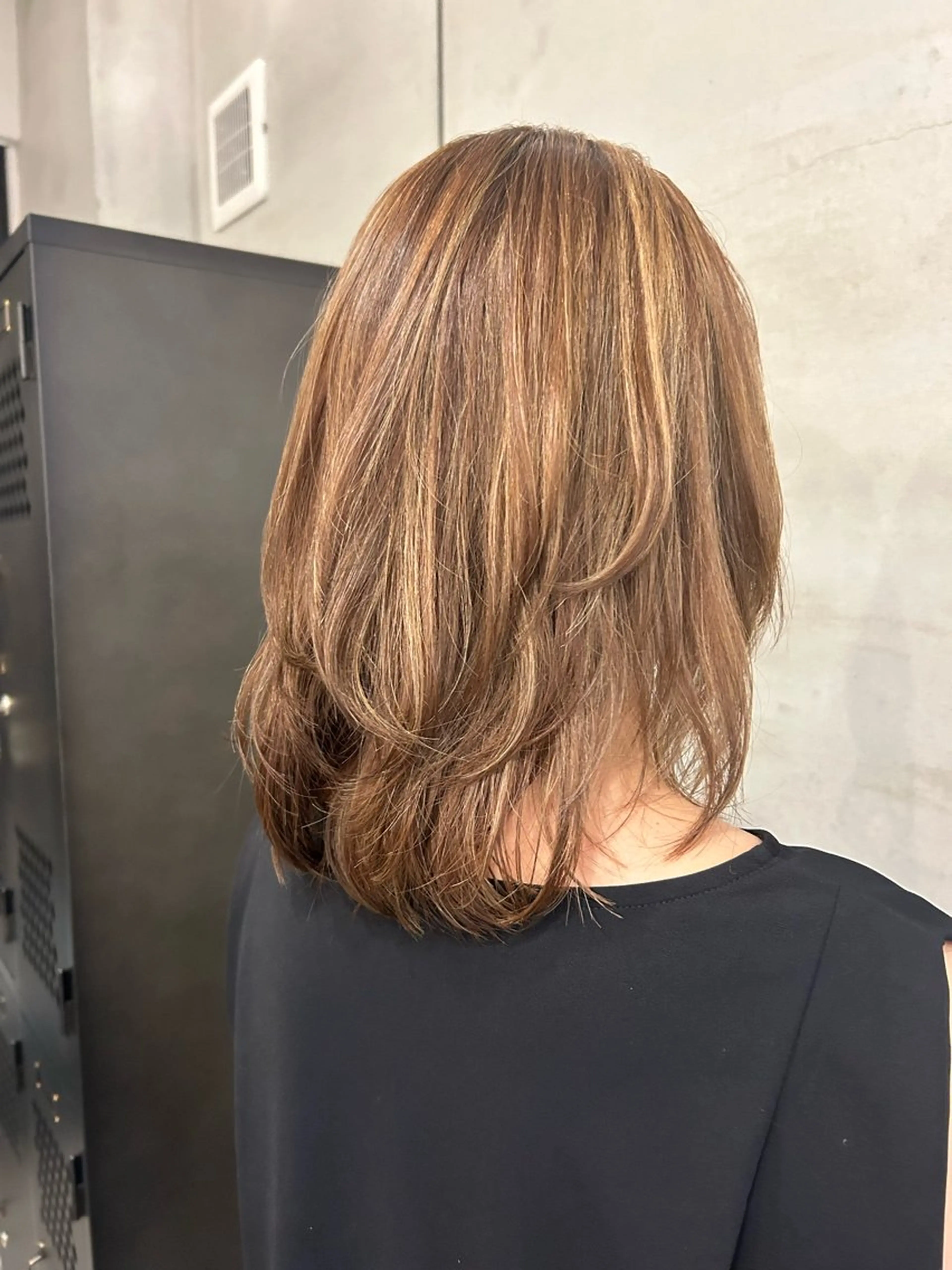 ミディアム ミディアムレイヤー レイヤーカット 中野 莉早のヘアスタイル