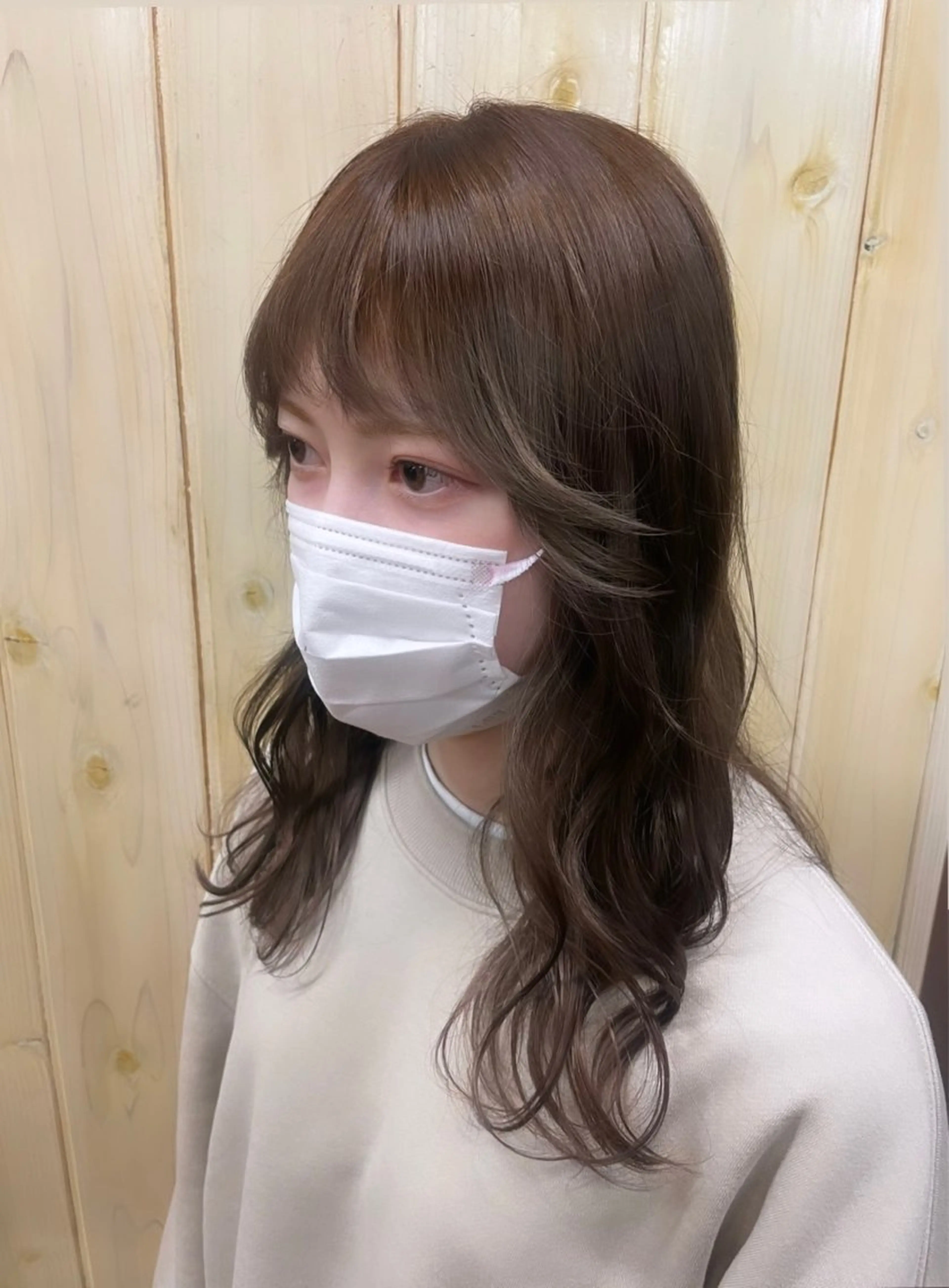 カラー ベージュカラー ブリーチ オリーブベージュ ayaka |トレンドヘアのヘアスタイル