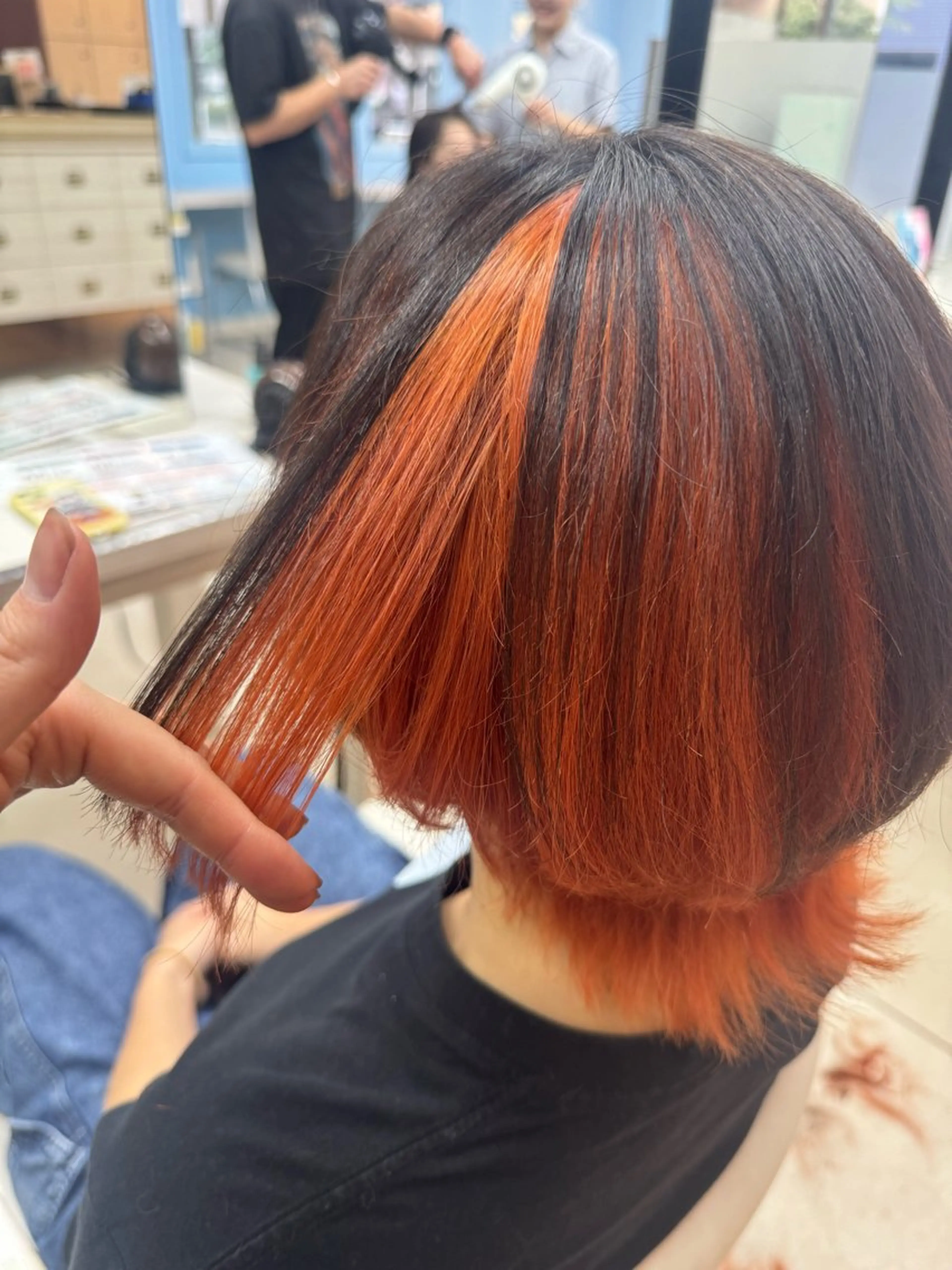 ショート カラー ブリーチ インナーカラー オレンジ ツートーンカラー トリートメント ヘアカラー ✂︎✂︎レディースの メンズカット屋さんのヘアスタイル