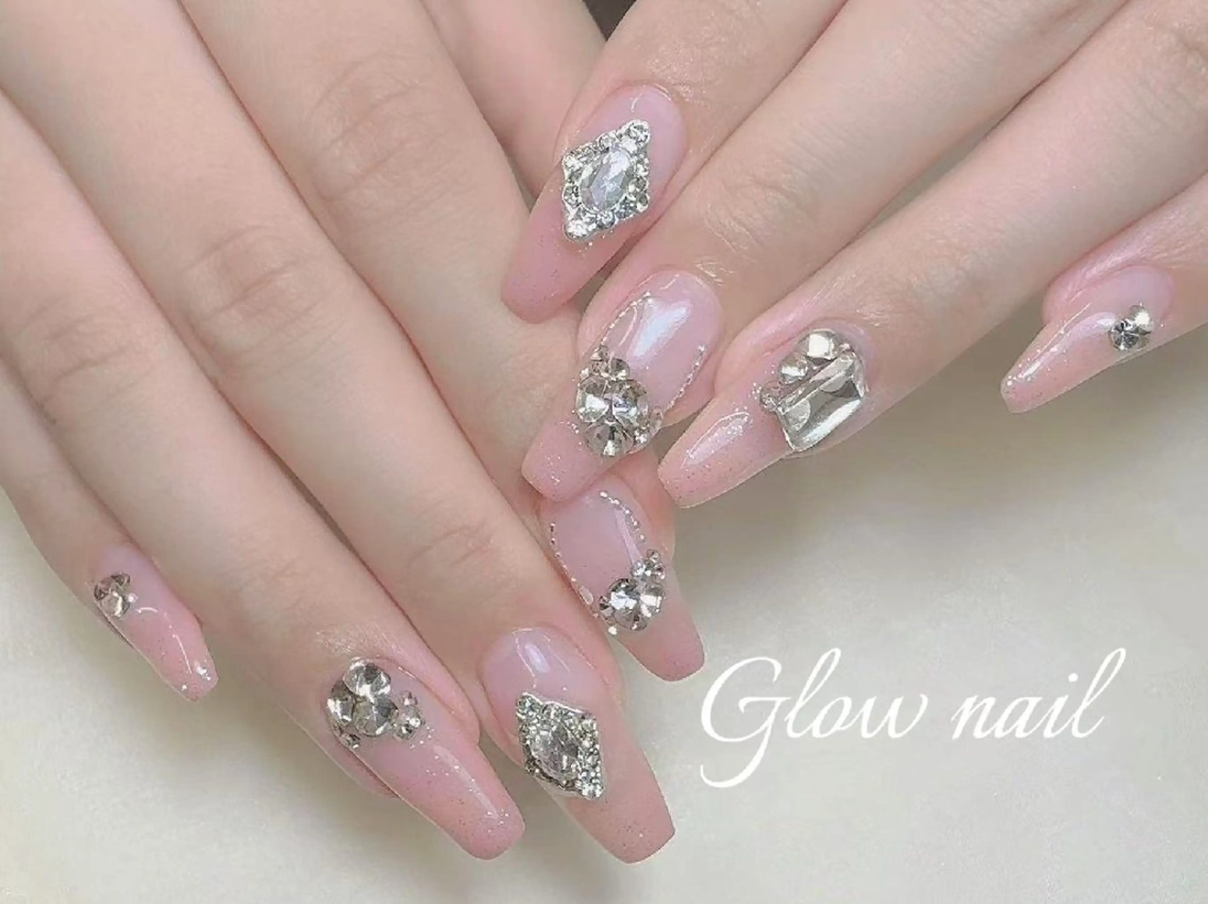 ネイル ハンドネイル グロー ネイルのネイルデザイン