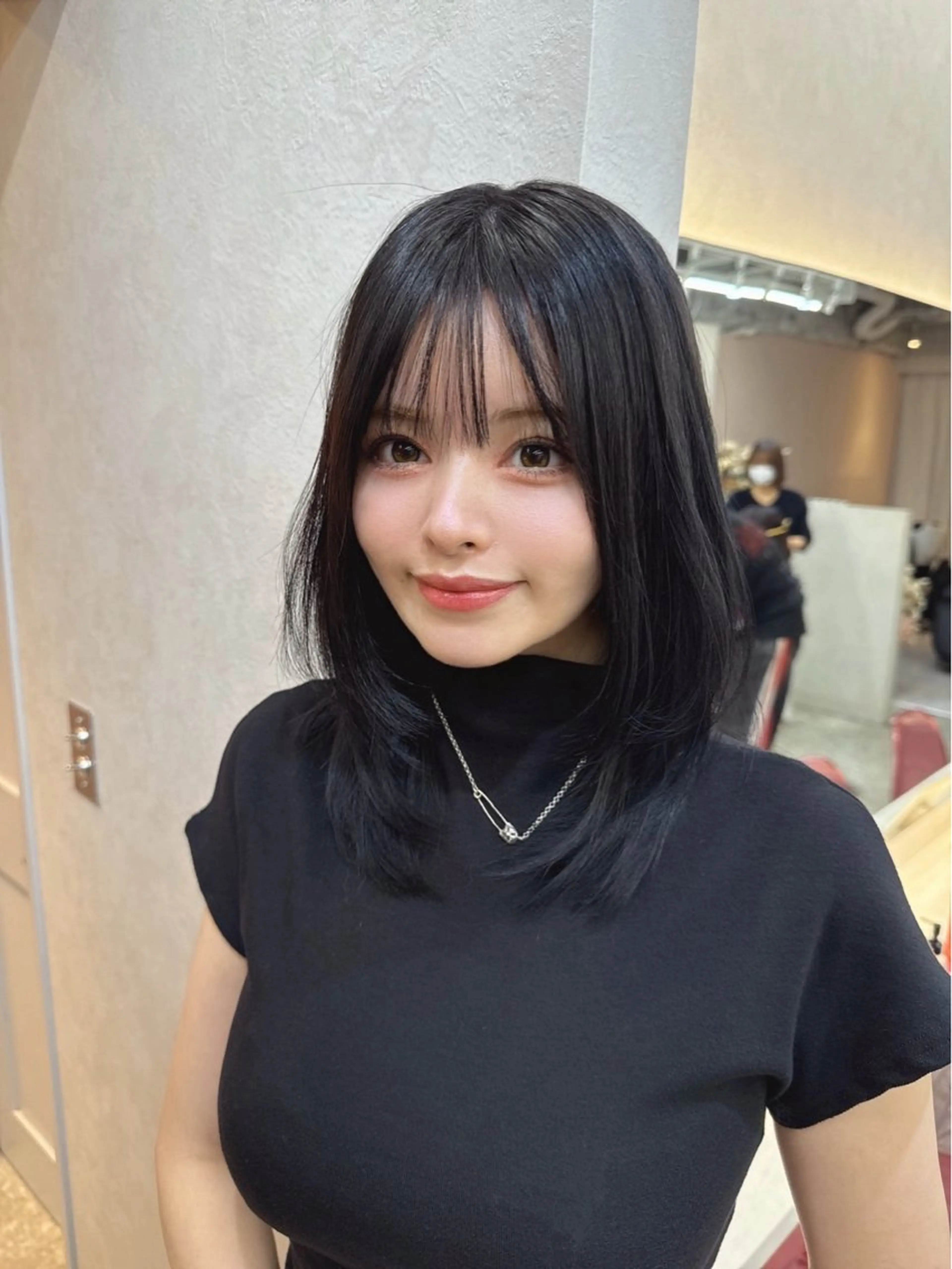 ミディアム カラー シールエクステ くびれヘア エクステ 顔周りカット 髪質改善 新宿/韓国風レイヤー エクステ/森悠斗のヘアスタイル