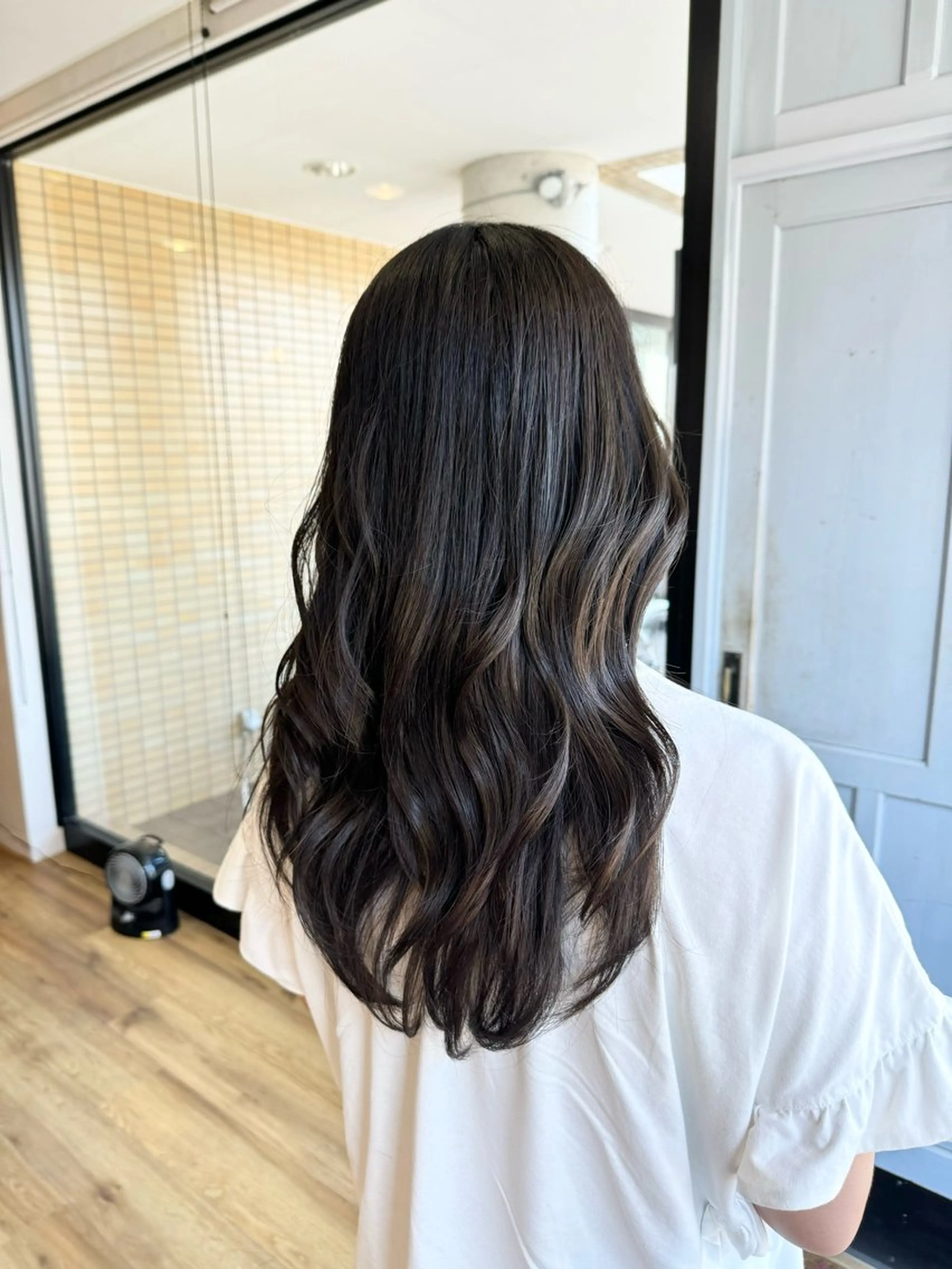 ロング カラー アッシュ ヘアカラー トリートメント ツキダテ ユイのヘアスタイル