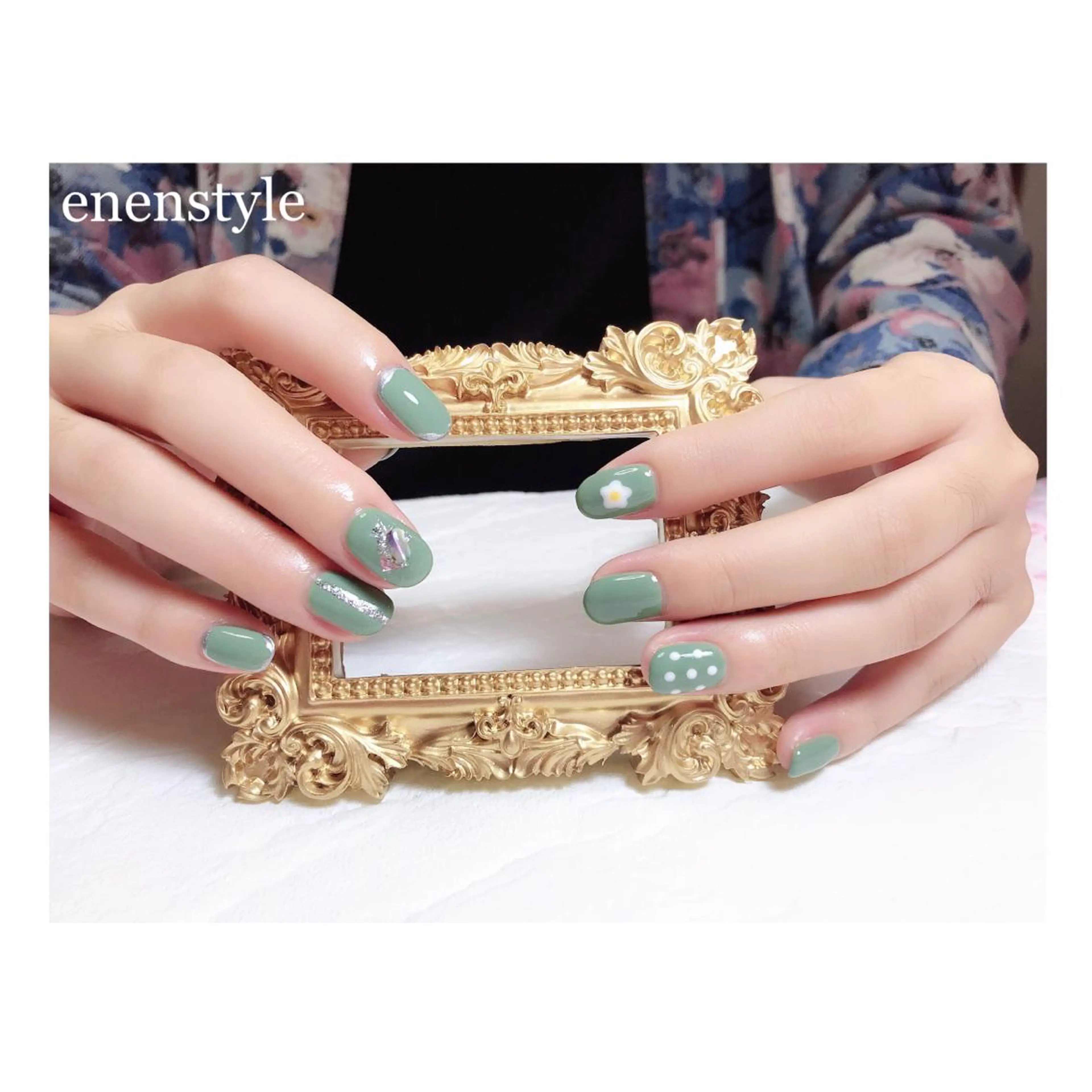 ショート ネイル ジェルネイル グリーン ニュアンスネイル オフィスネイル シンプルネイル ハンドネイル 👑enen style👑のネイルデザイン