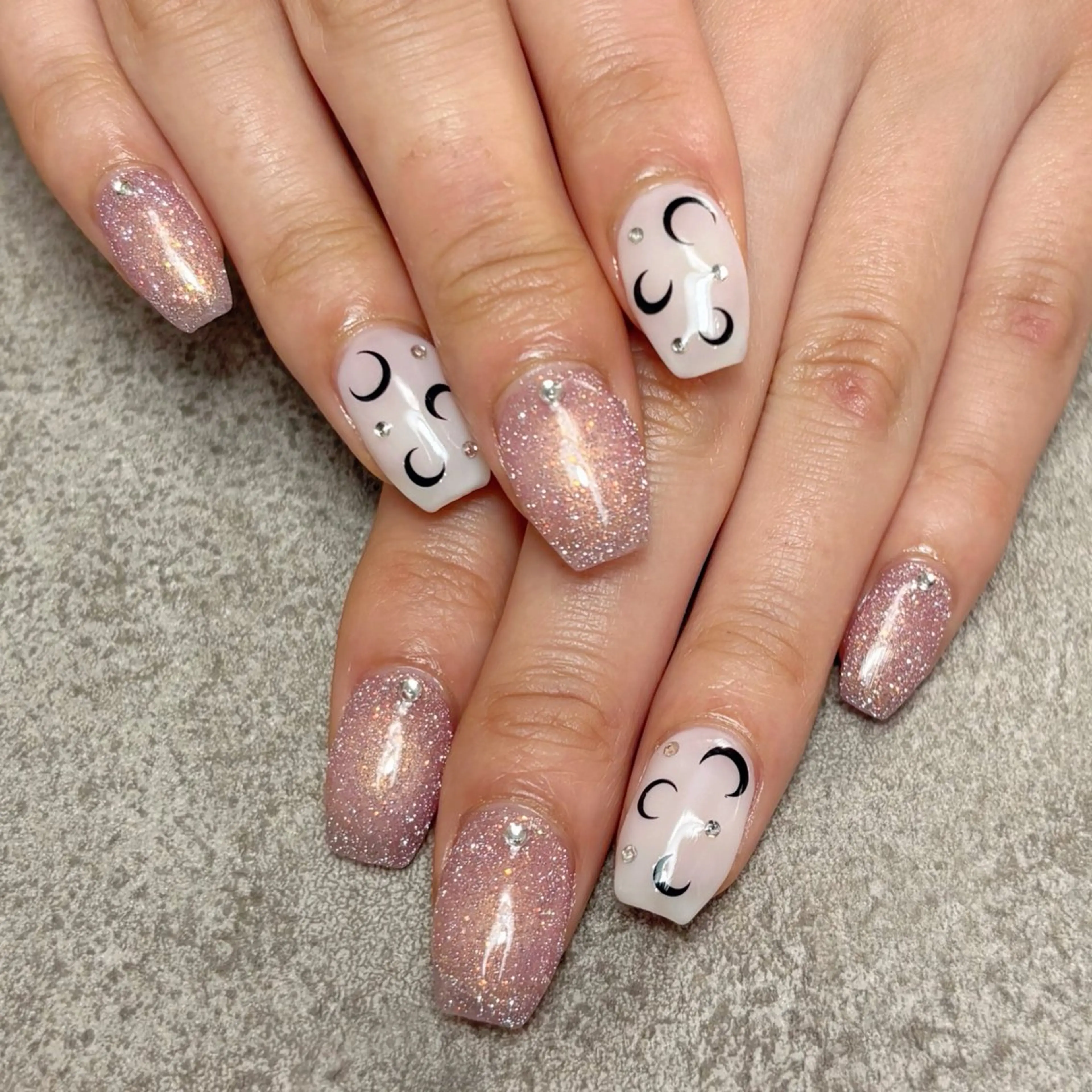 ネイル ハンドネイル nailroom DIASOMNIAのネイルデザイン