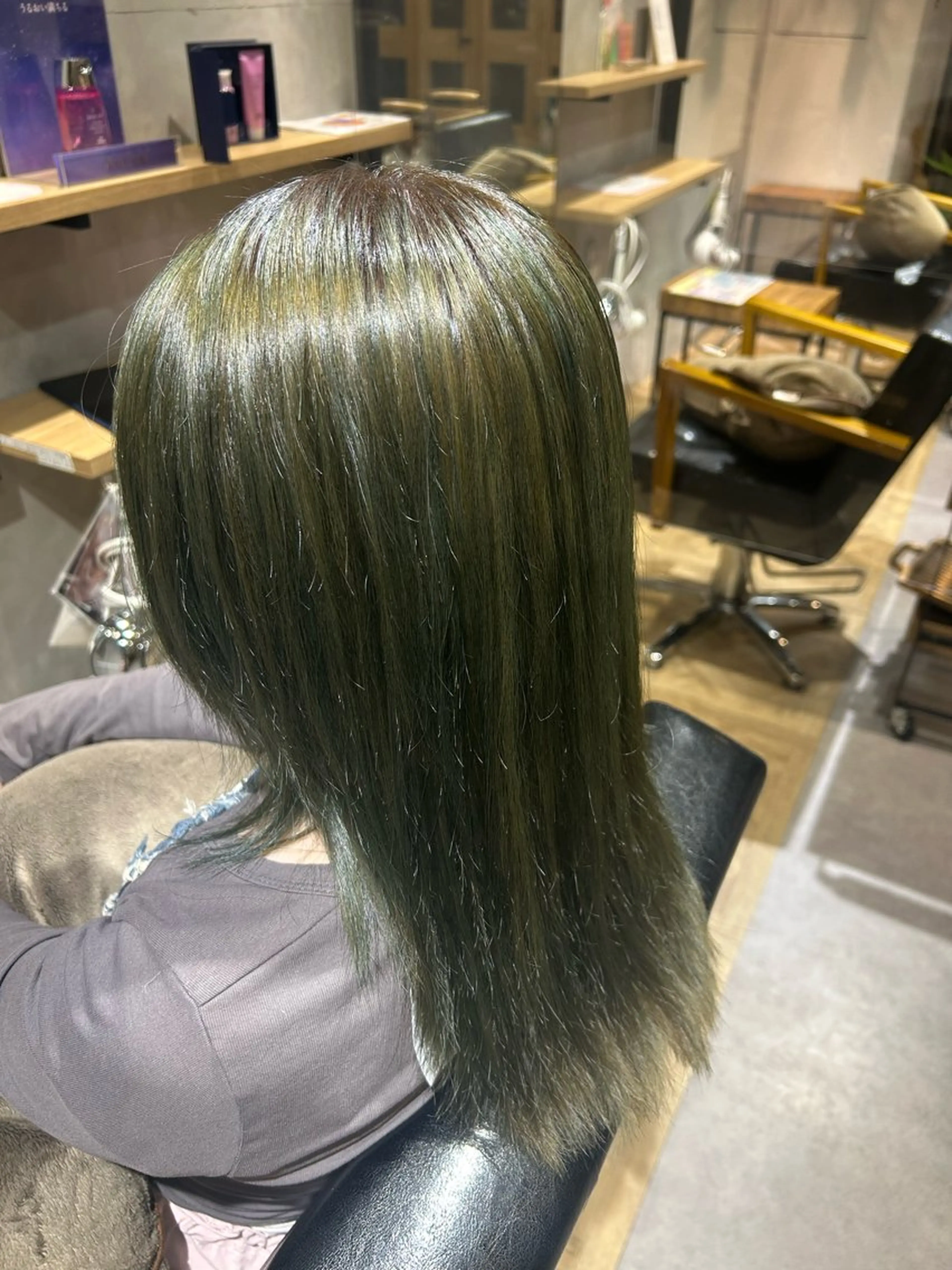 ロング 金澤 七海のヘアスタイル