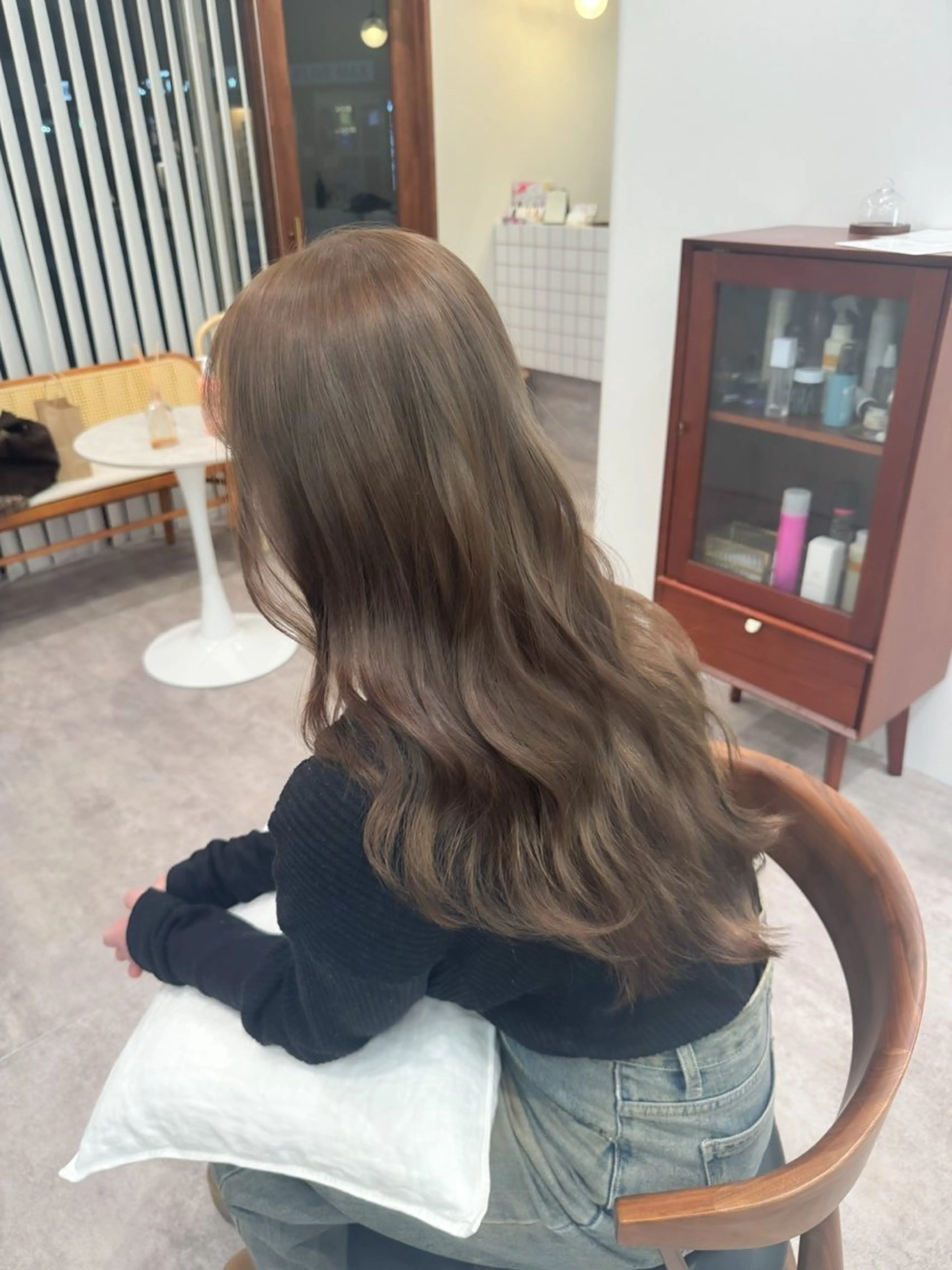 ロング カラー ヘアアレンジ ブリーチ ダブルカラー イヤリングカラー イルミナカラー ブリーチなしカラー カット ヘアカラー トリートメント 立川レイヤー 透明感カラーaoiのヘアスタイル