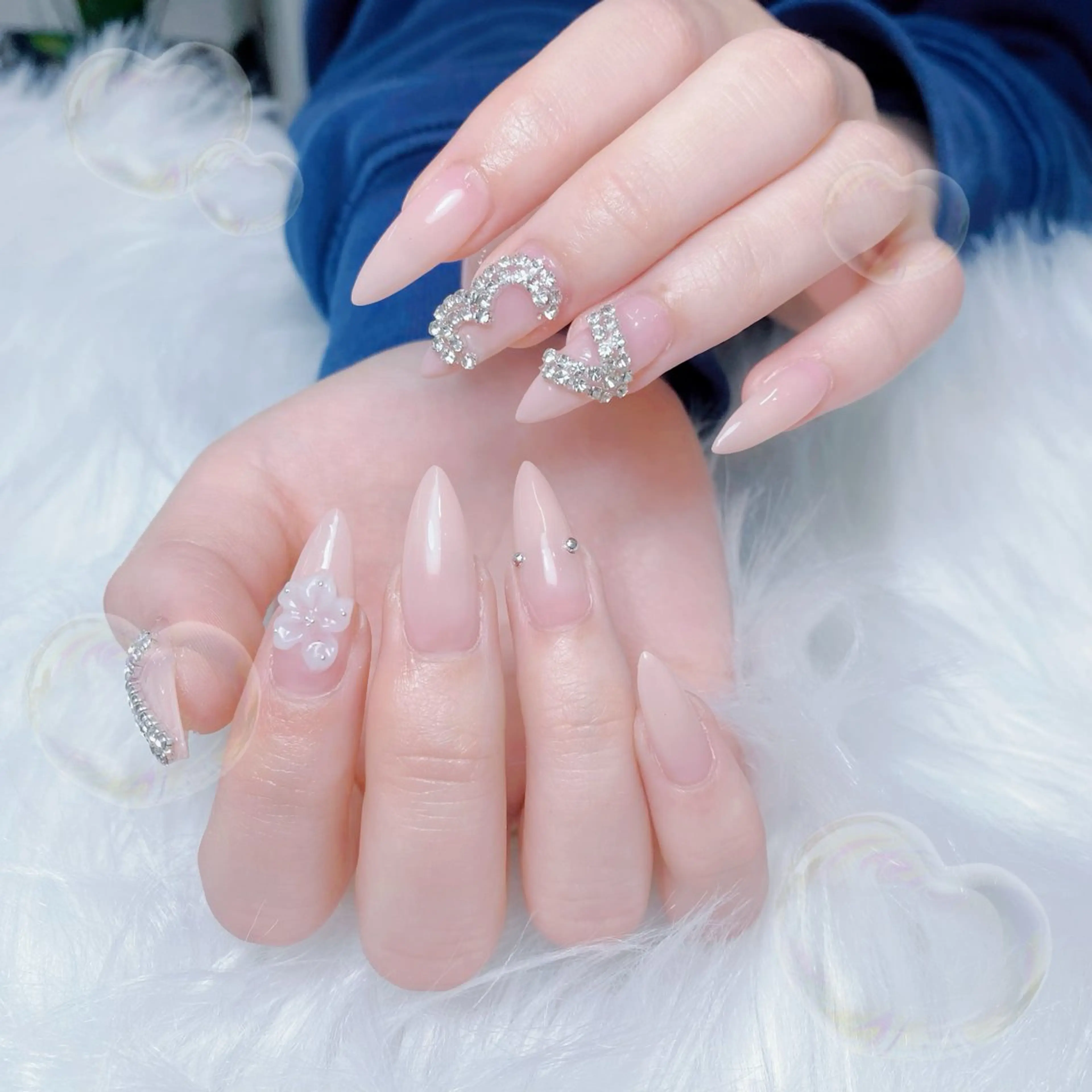 ネイル アートネイル フレンチネイル ジェルネイル グラデーション キラキラネイル ハンドネイル AIN Nailのネイルデザイン