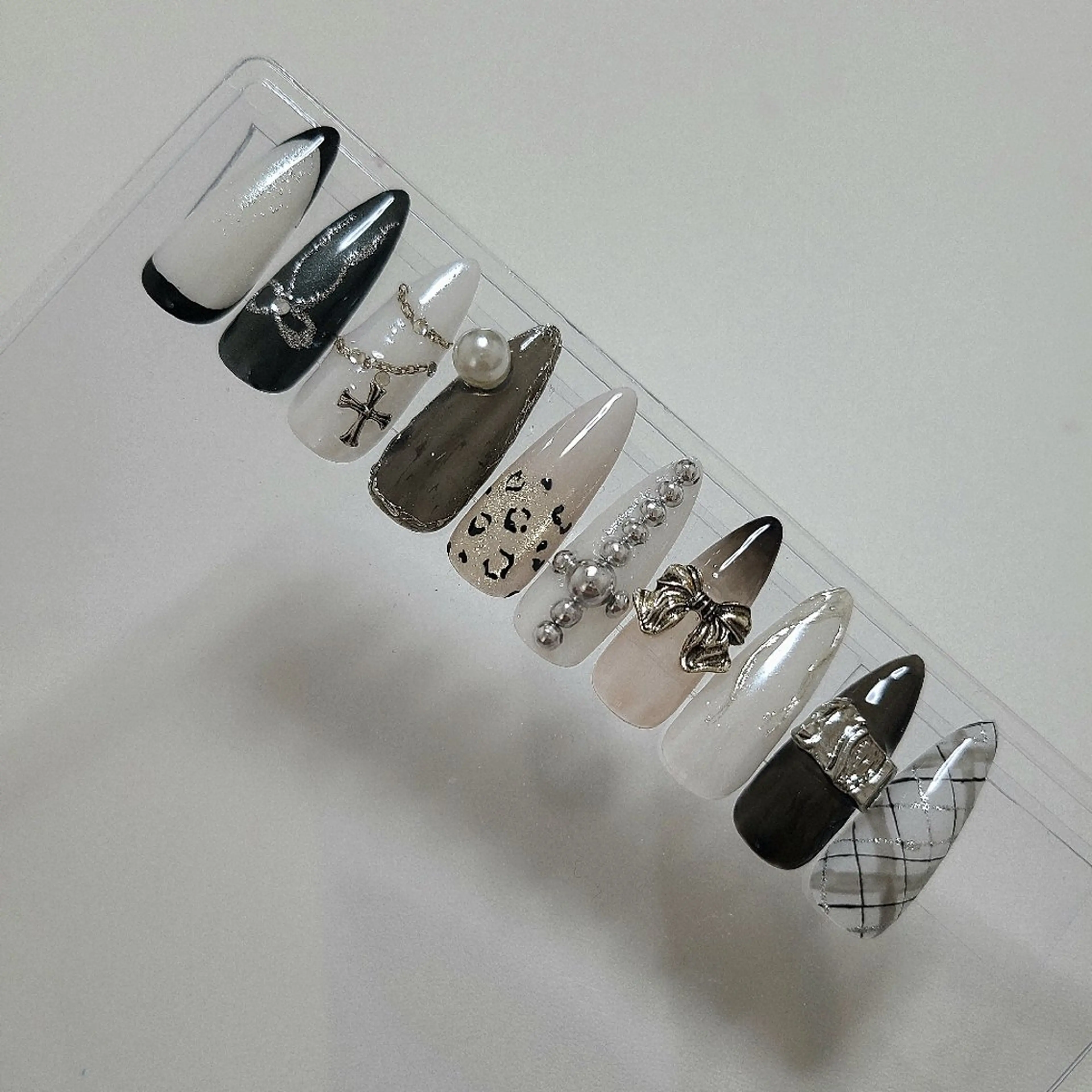 モデル┊︎モノトーンの写真