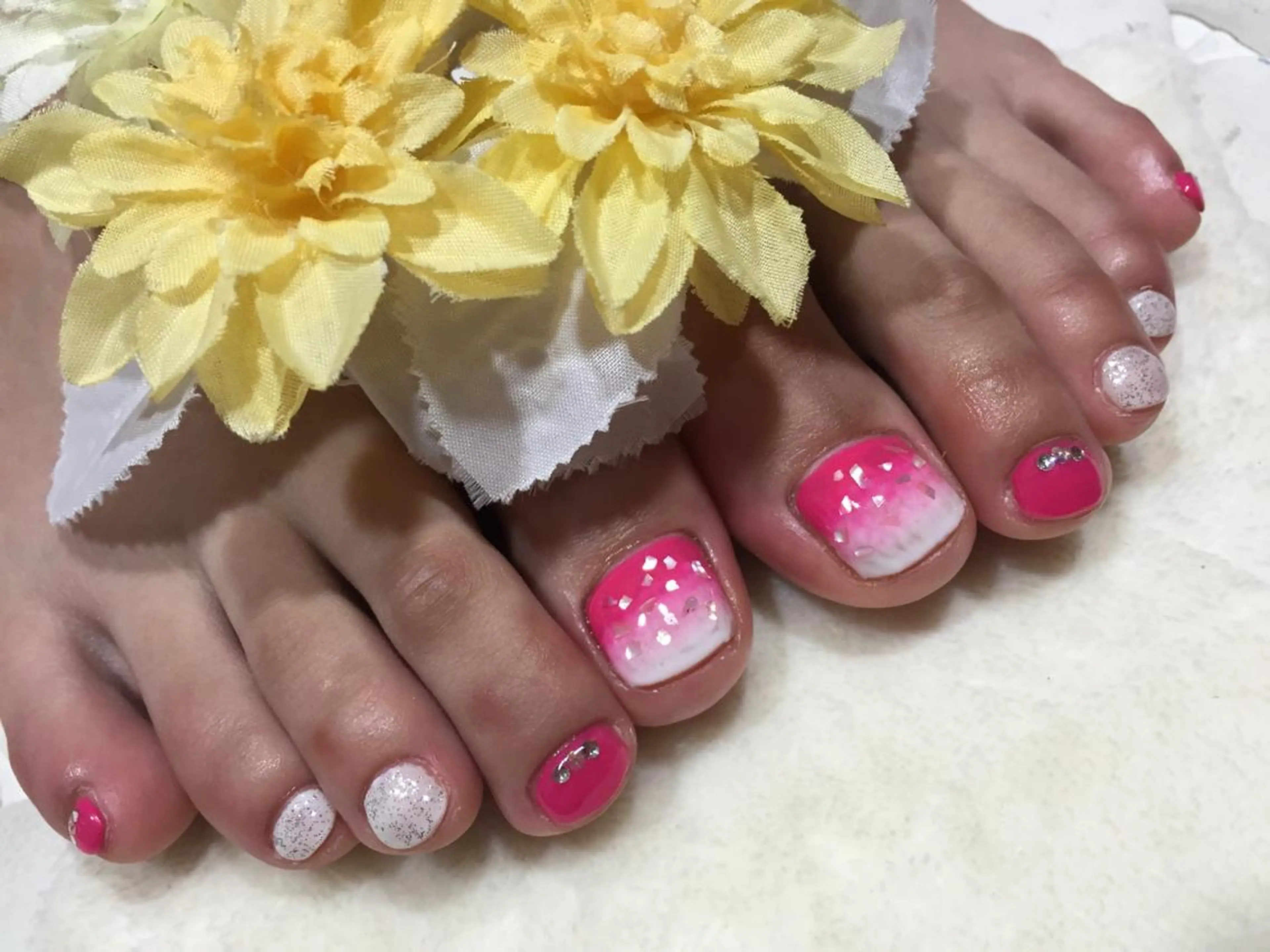 ネイル フットネイル Sympa 𝓜iwako🐰ᩚのネイルデザイン