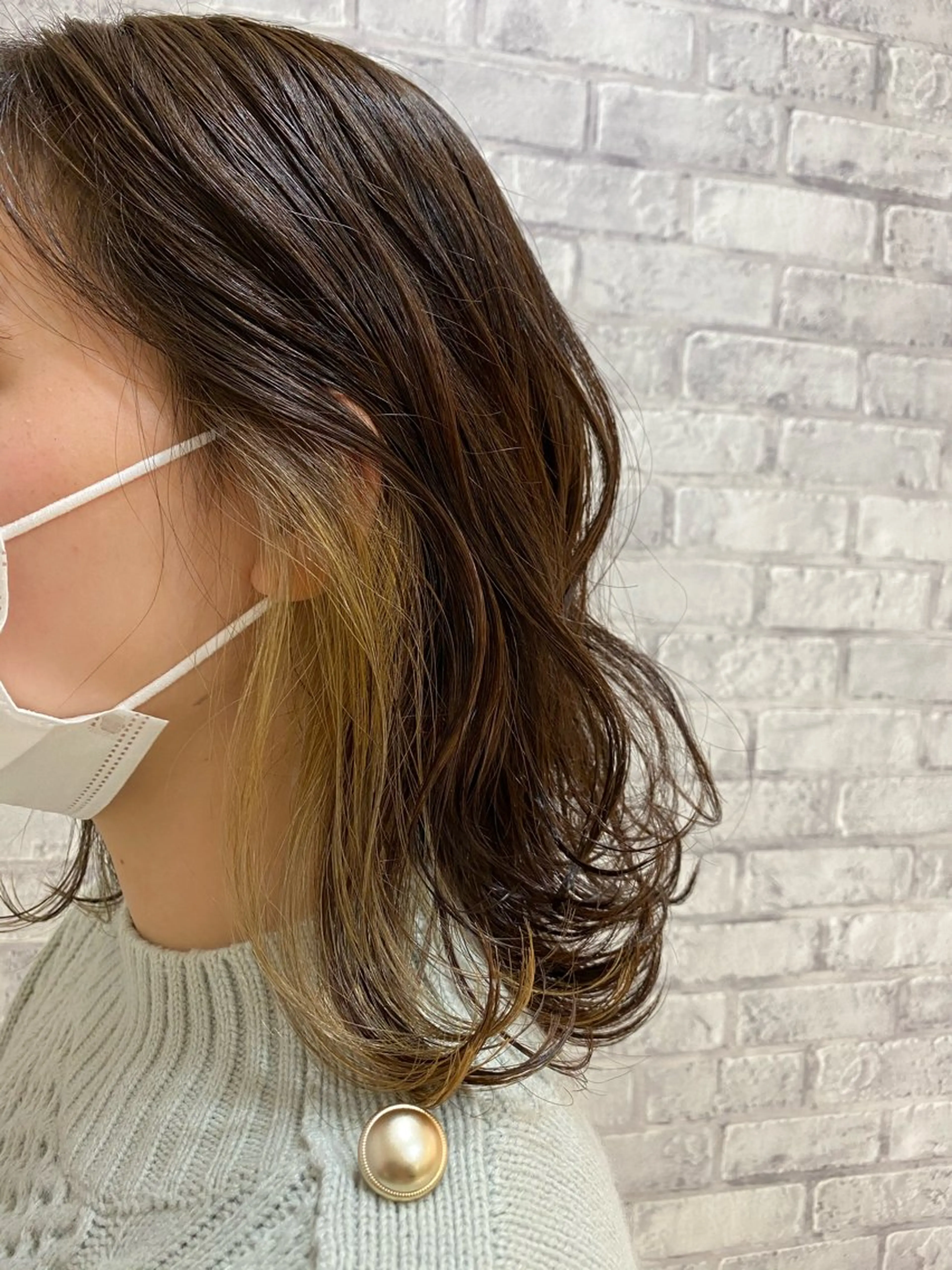 【ワンポイントでオシャレ！！】イヤリングカラー(ブリーチ+カラー)🌼の写真