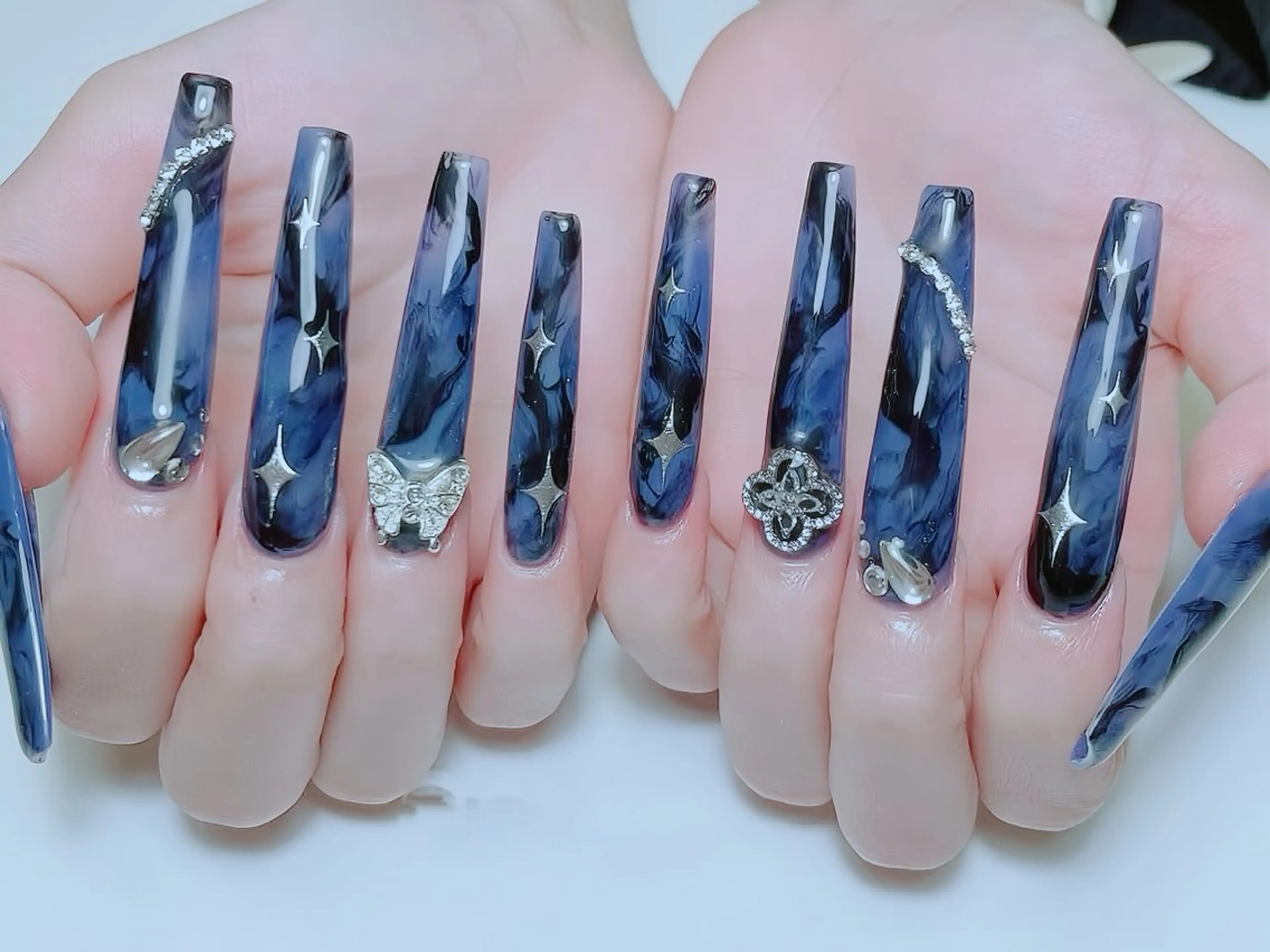 ネイル チークネイル フレンチネイル ガラスフレンチ グラデーション キラキラネイル ハンドネイル Rin Nail 新大久保店のネイルデザイン