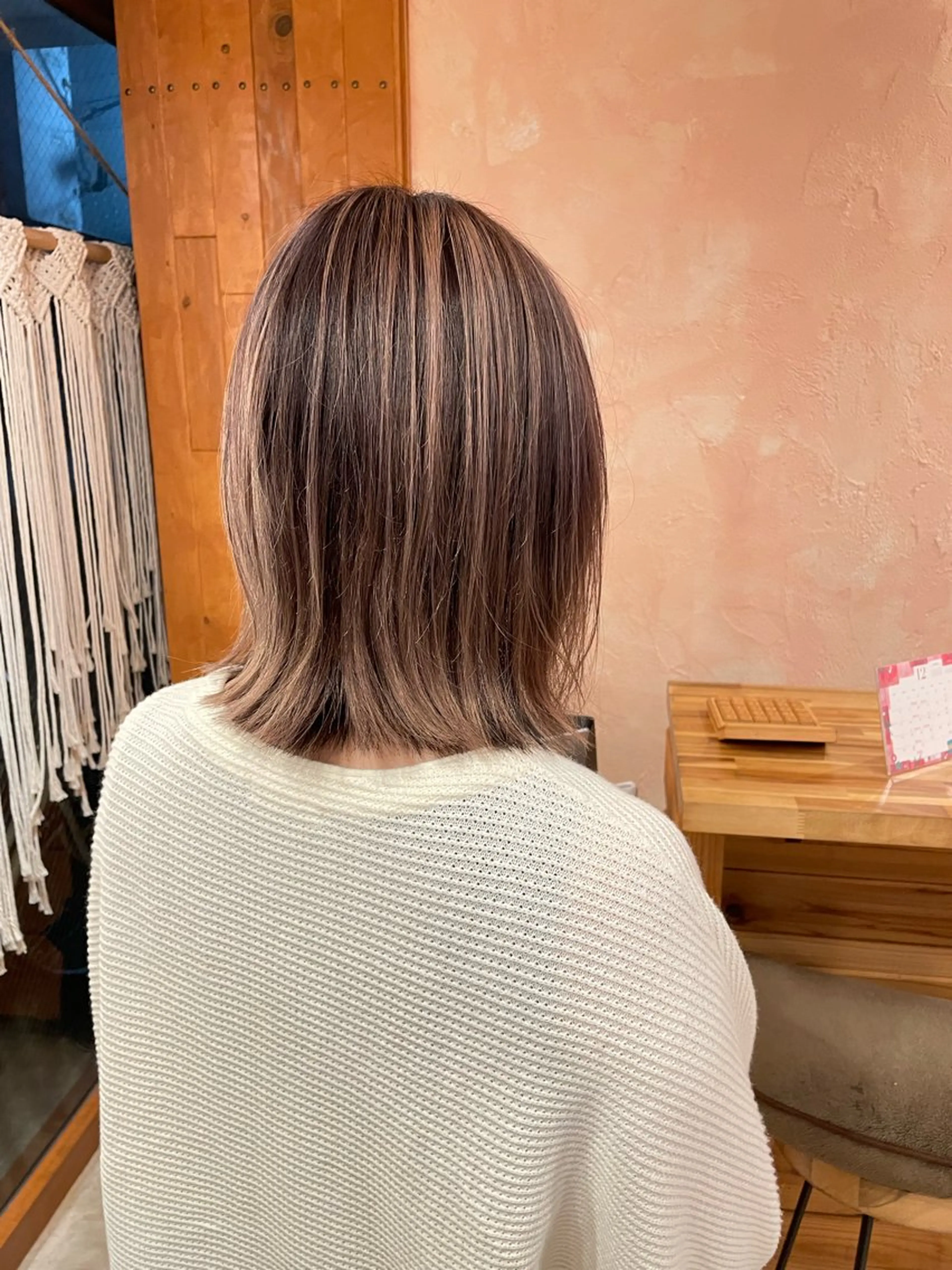 カット+シャドールーツ(バレイヤージュ)の写真