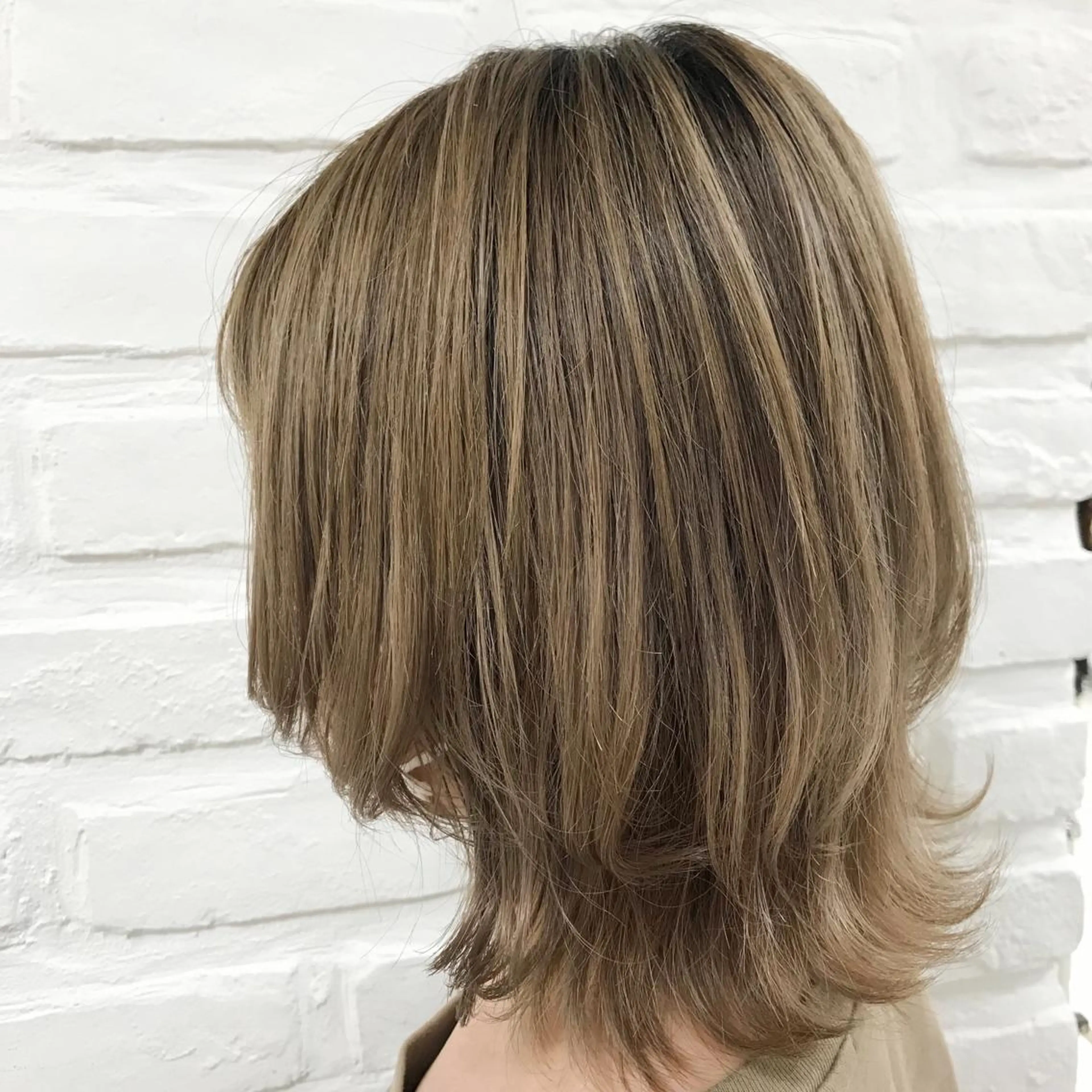 ミディアム レイヤーカット 外ハネヘア ウルフカット 【暖色カラー特化】 中山由梨のヘアスタイル