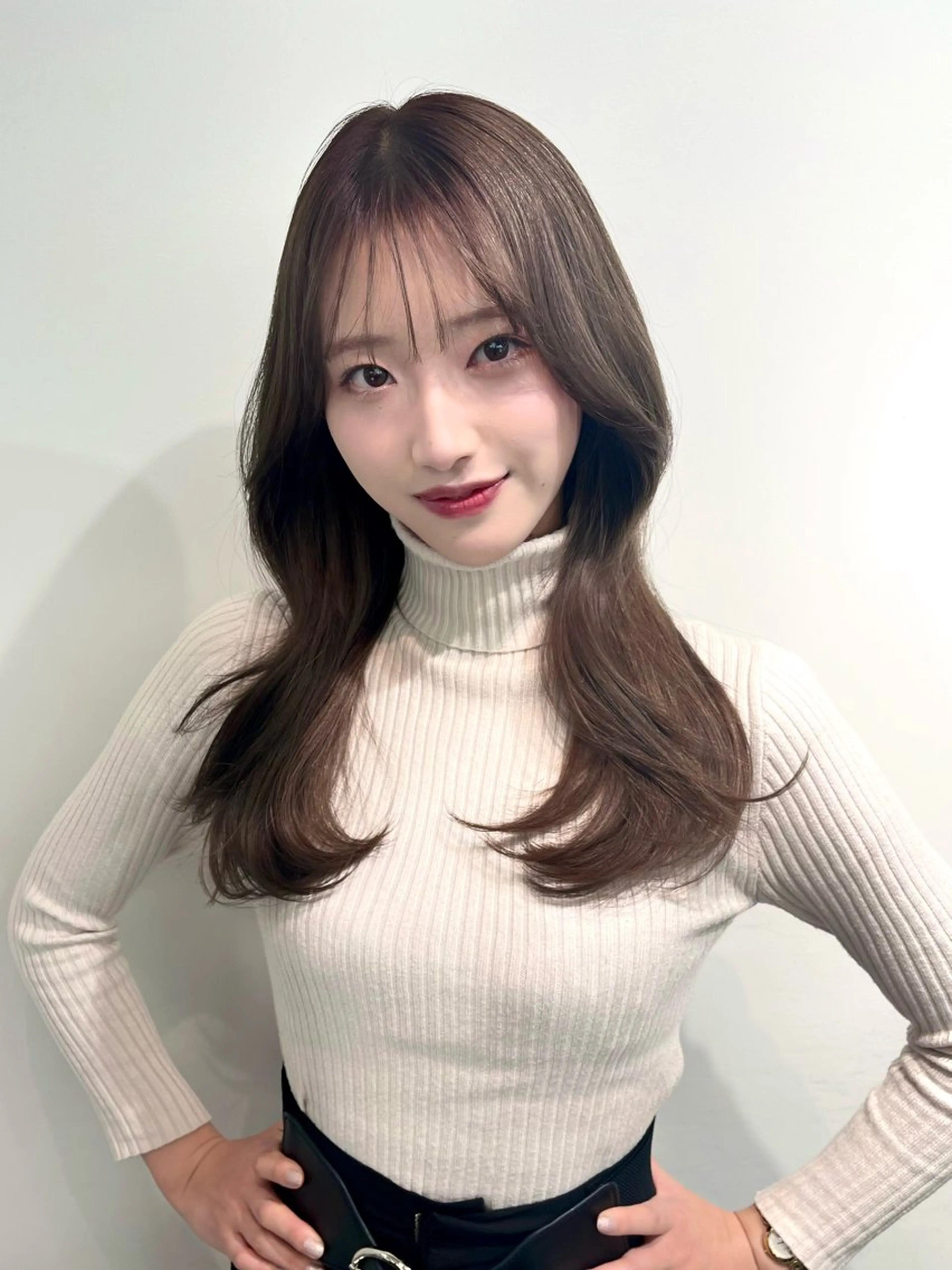 セミロング カラー ブリーチ ケアブリーチ グレージュ オリーブグレージュ オリーブグレー カット ヘアカラー トリートメント 韓国ハッシュカット/ 新宿/髪質改善/岡崎のヘアスタイル