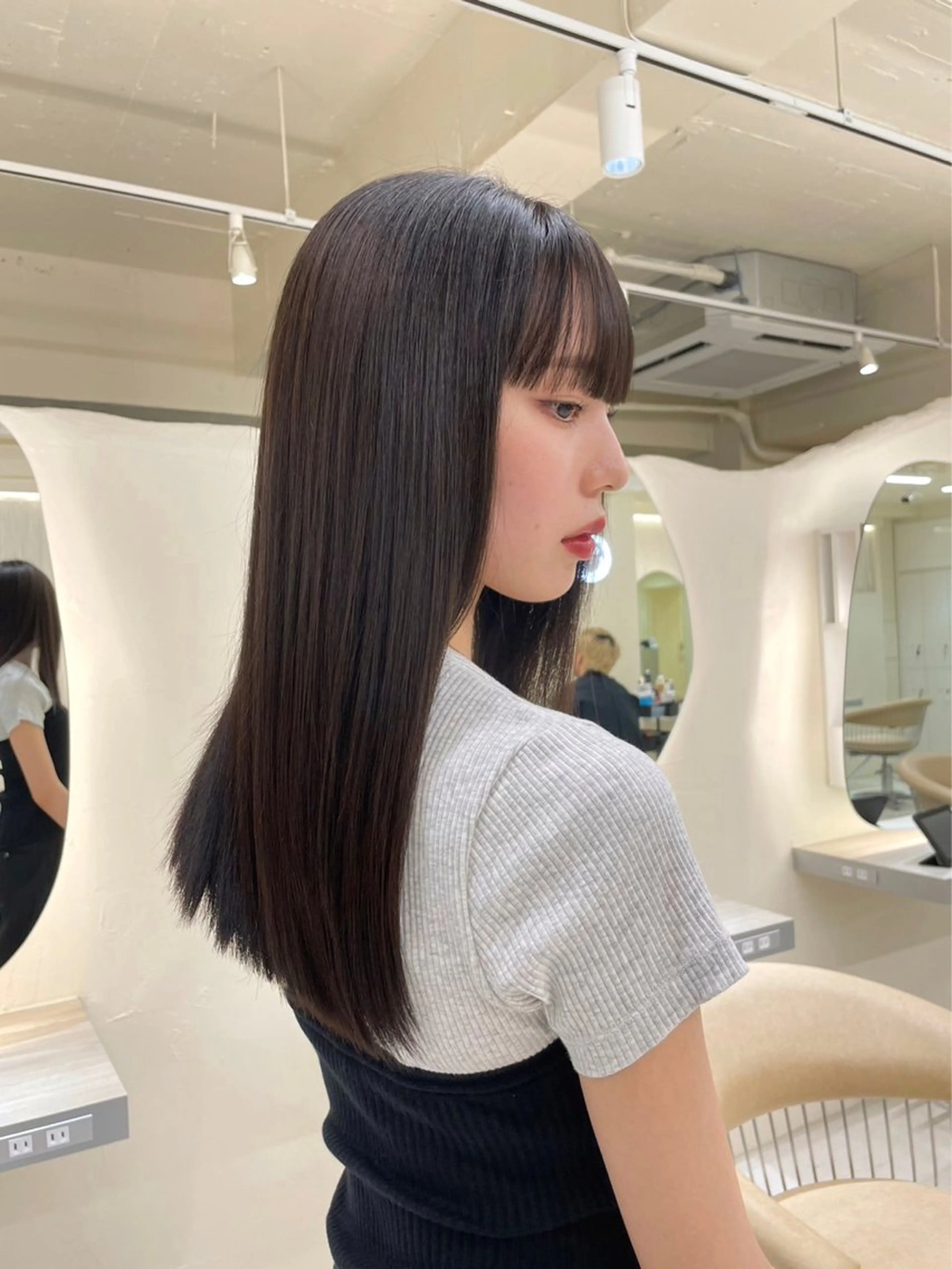 ロング カラー カット センターパート/ 暖色カラーayuのヘアスタイル