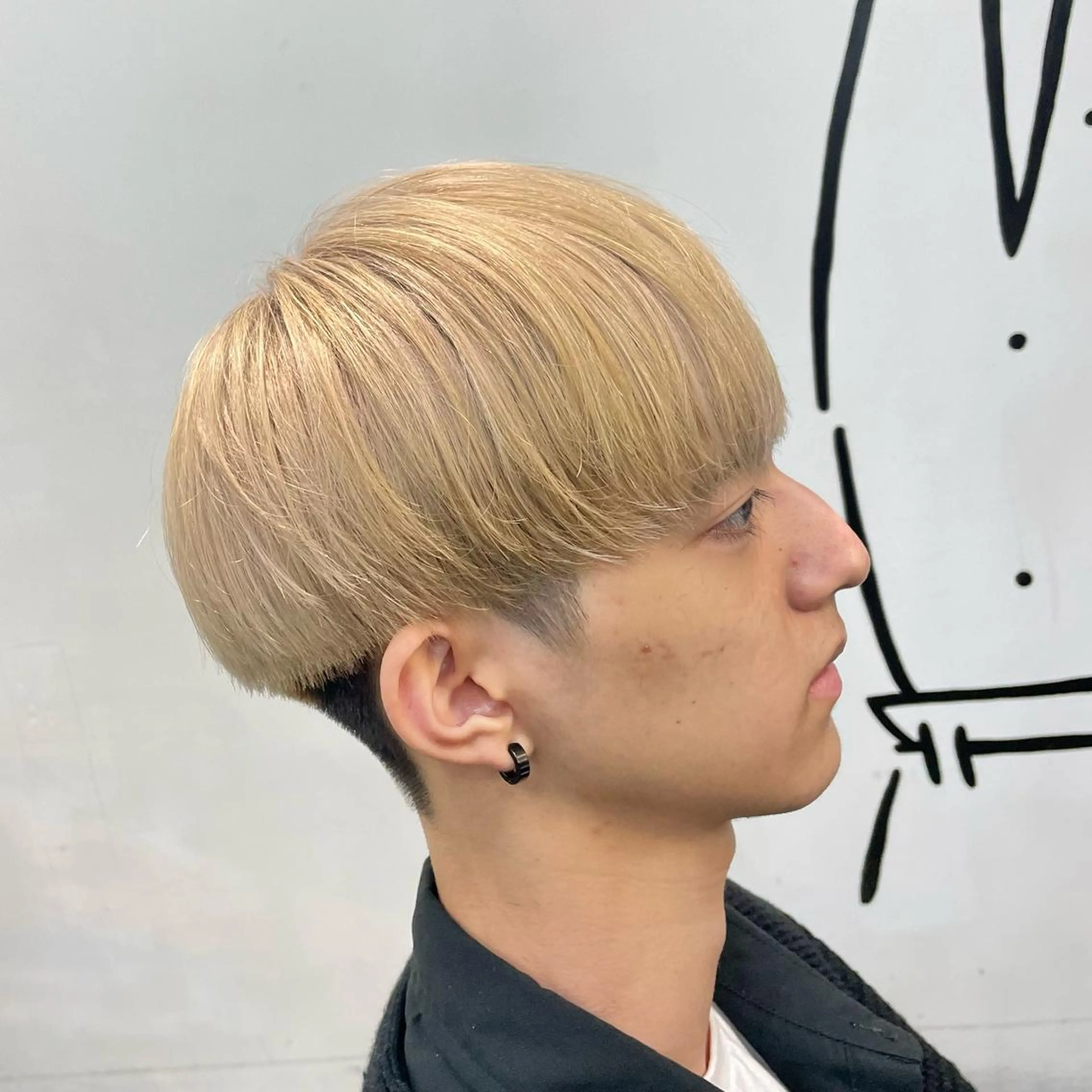 ショート カラー メンズ ベージュカラー ホワイトベージュ カット ヘアカラー メンズ特化美容師/ 藤戸 椋のヘアスタイル