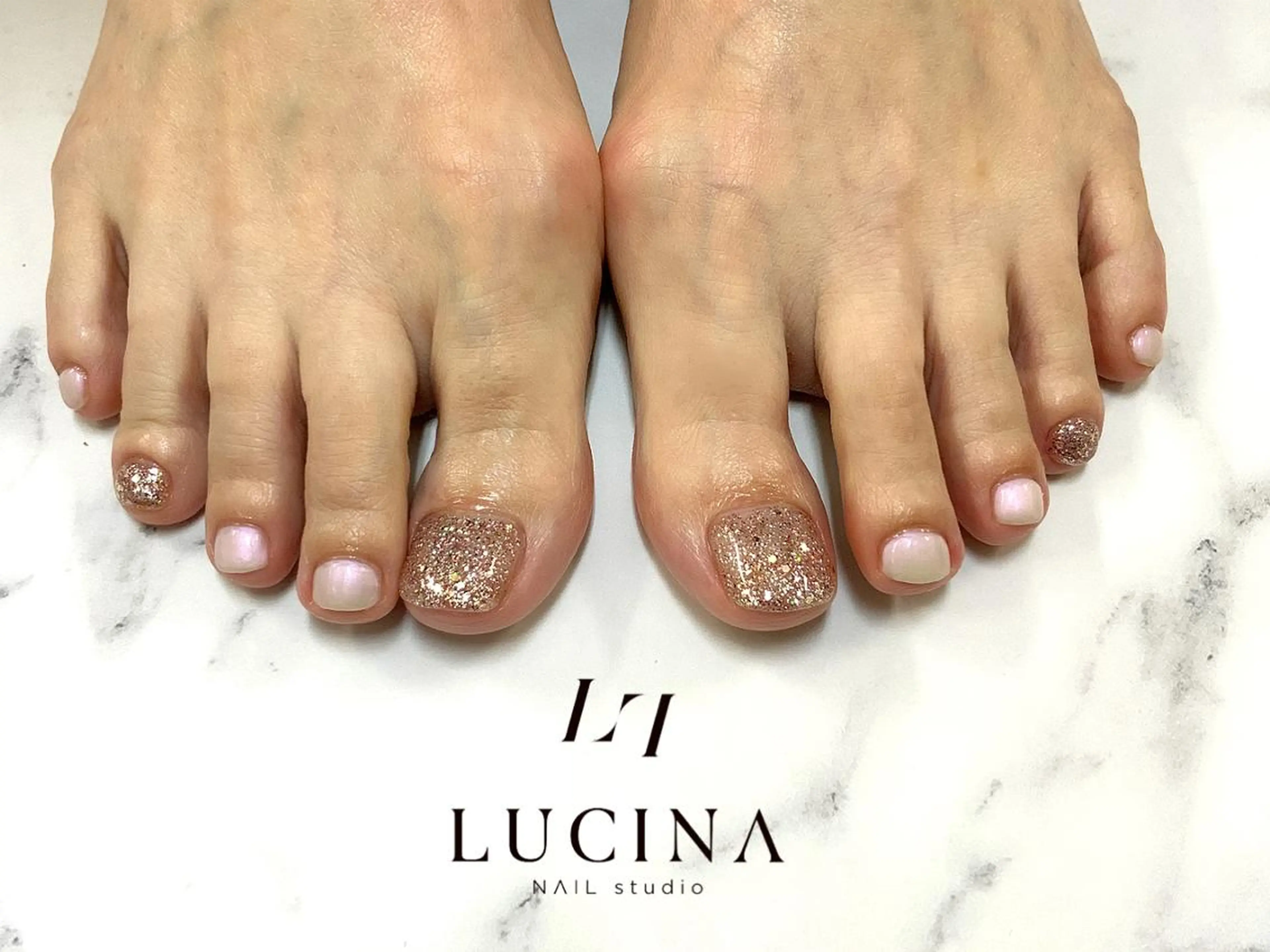 ネイル オーロラネイル フットネイル ジェルネイル 氷ネイル・うるうるネイル 韓国ネイル 新橋 ルキナ スタッフのネイルデザイン