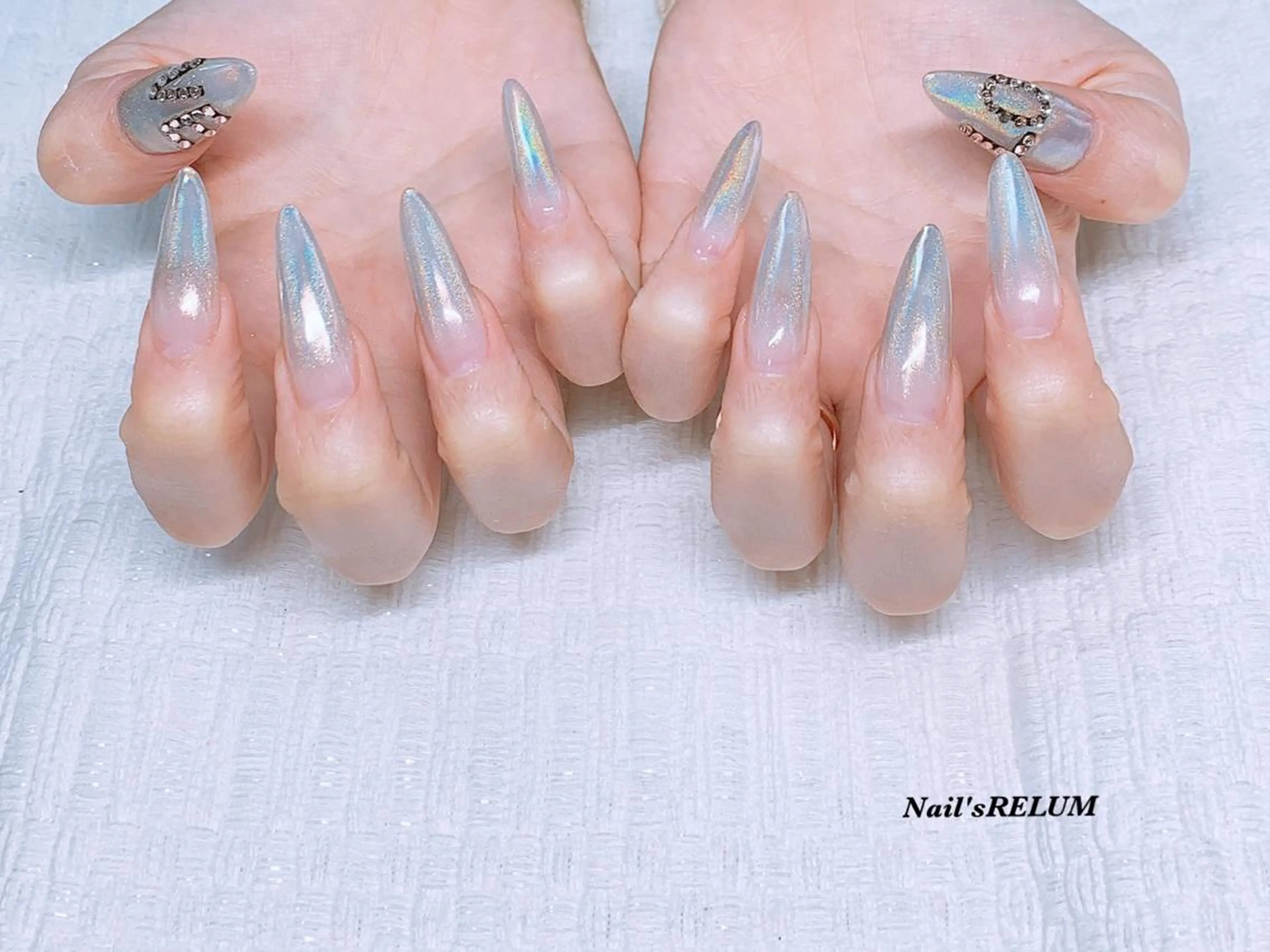 ネイル アートネイル THECOLORS所属・近貞 莉奈のネイルデザイン