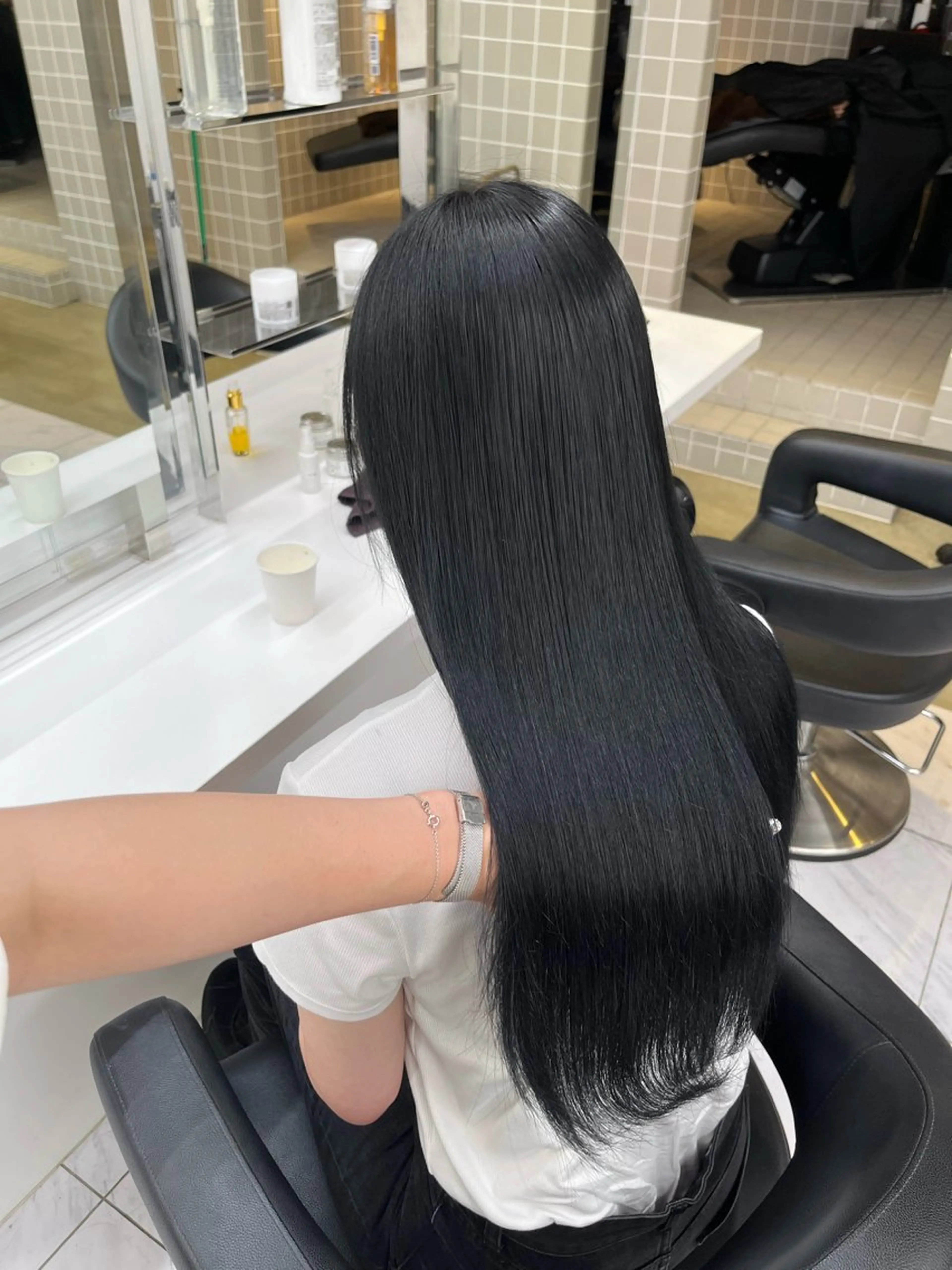 ロング ヘアカラー トリートメント ヘッドスパ ヘアセット 寒色＆ブリーチ特化 寒色MiOのヘアスタイル