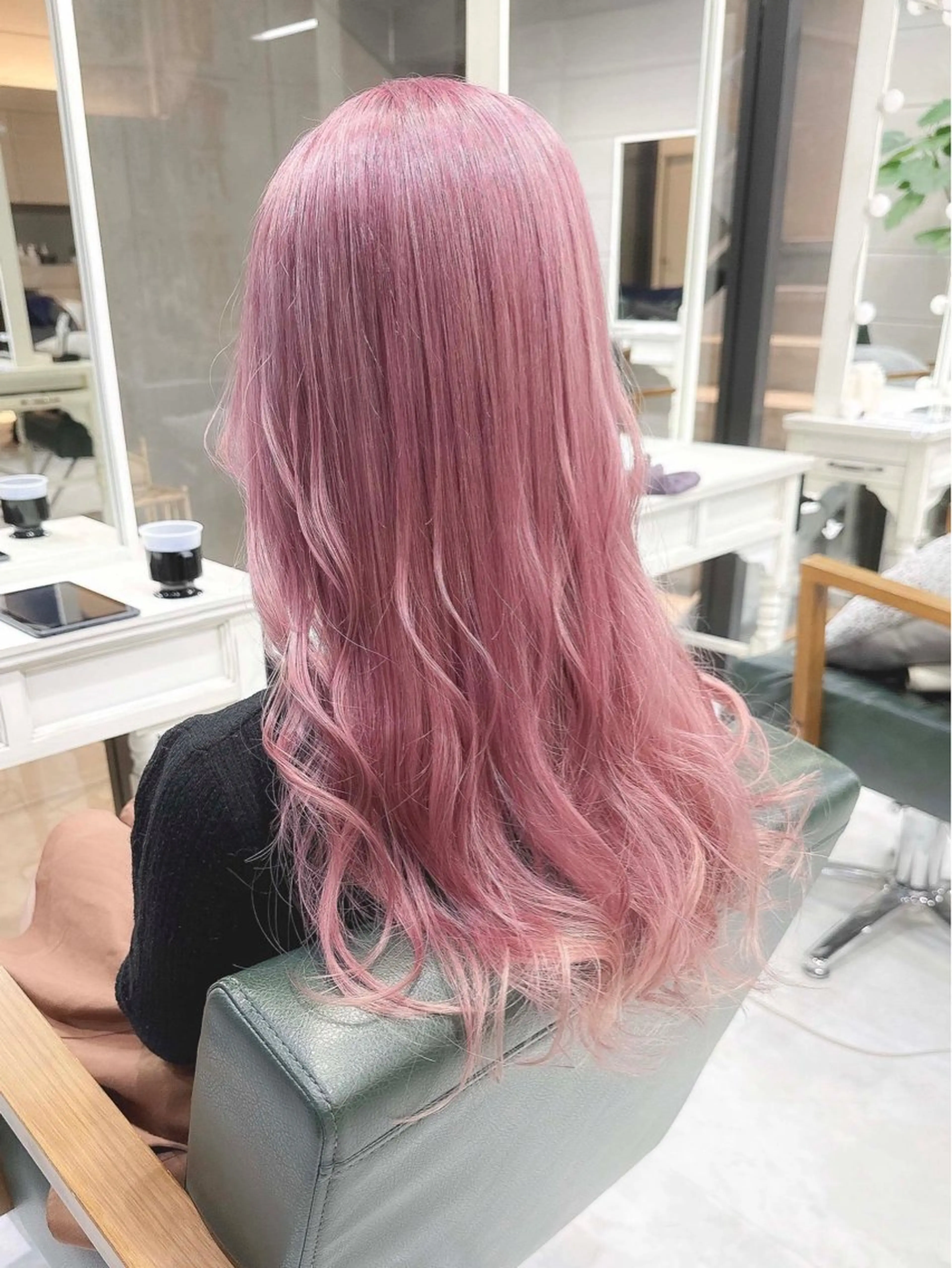 ロング カラー ヘアアレンジ ブリーチ ケアブリーチ 透明感カラー デザインカラー ハイトーンカラー 𝐑𝐈𝐍𝐊𝐀 🐷🖤のヘアスタイル