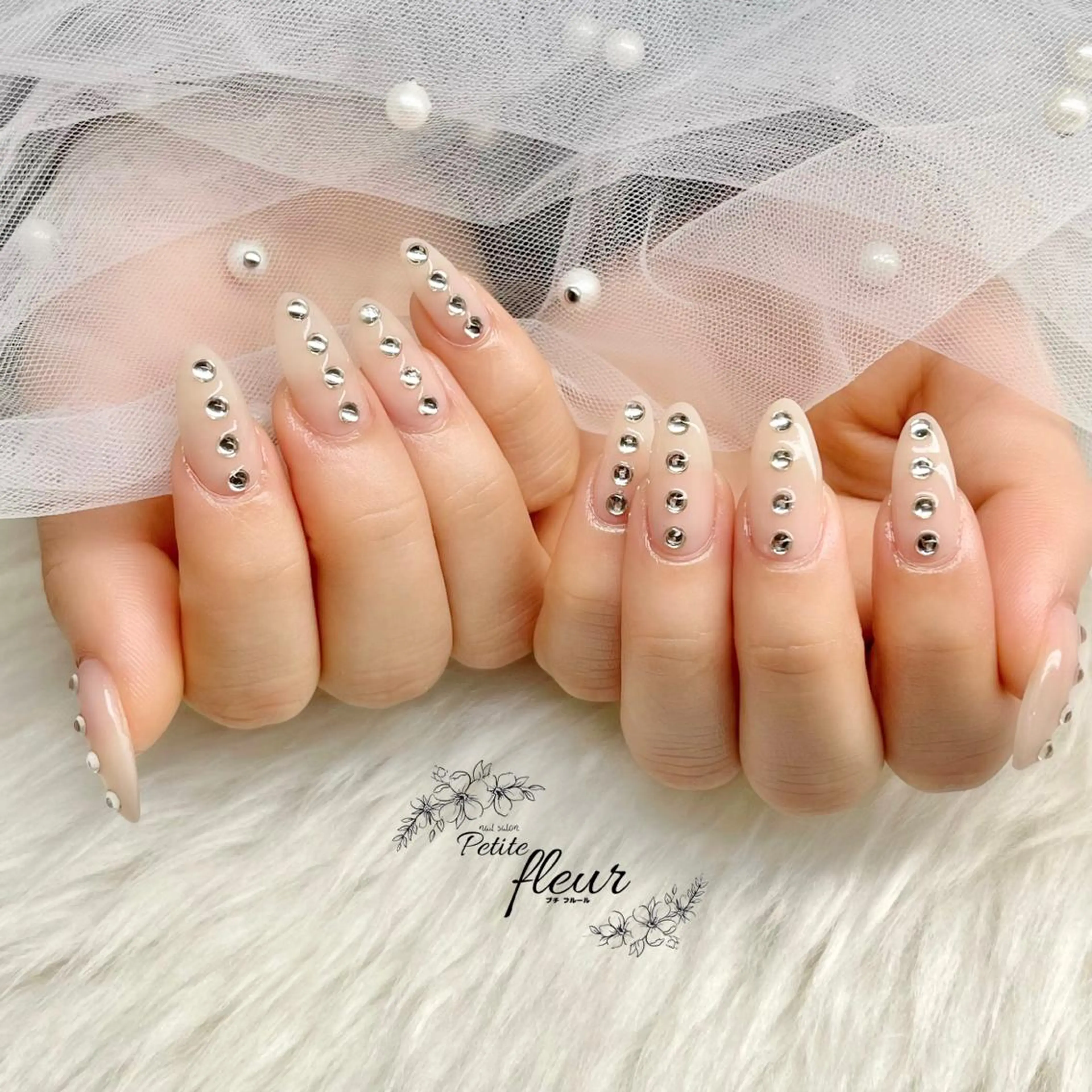 ネイル シンプルネイル ストーンネイル ❁⃘*。Petite fleur❁⃘*りさのネイルデザイン