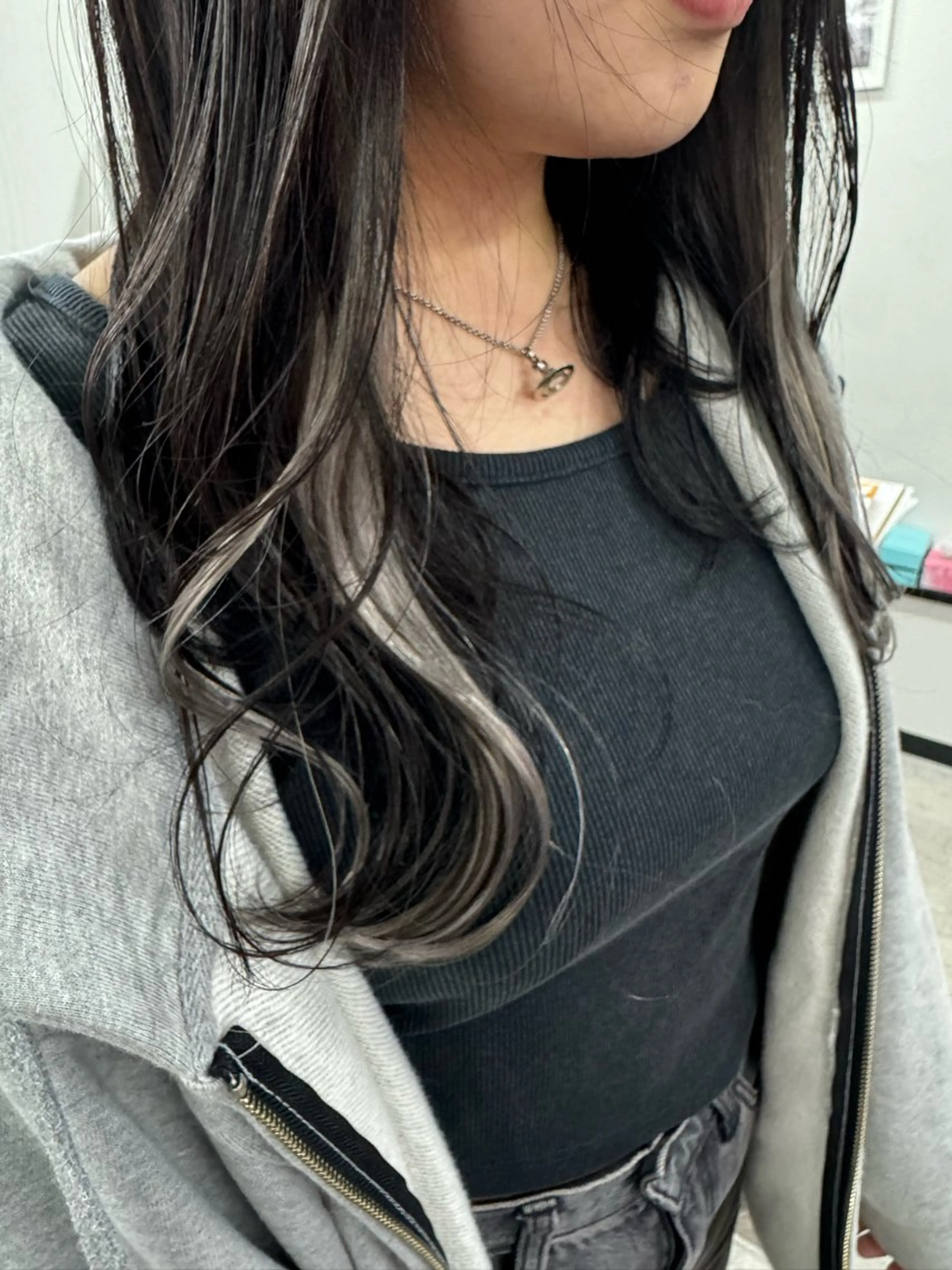 ロング カラー グレージュ 坂井 水菜美のヘアスタイル