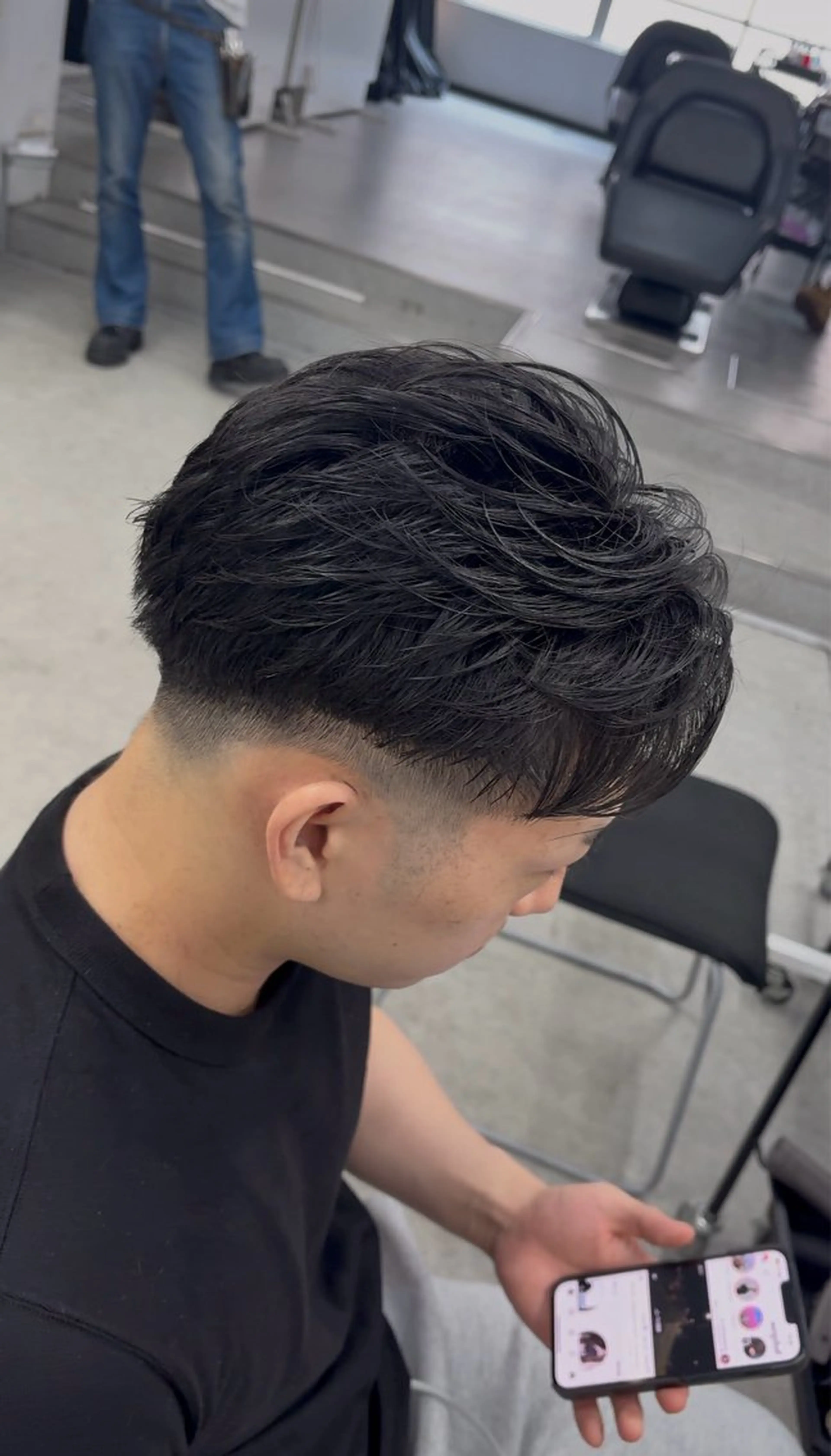 ショート メンズ センターパート フェードカット フェザーパーマ メンズハイライト メンズメッシュ センターパート/フェ ザー🔥SHUYAのヘアスタイル