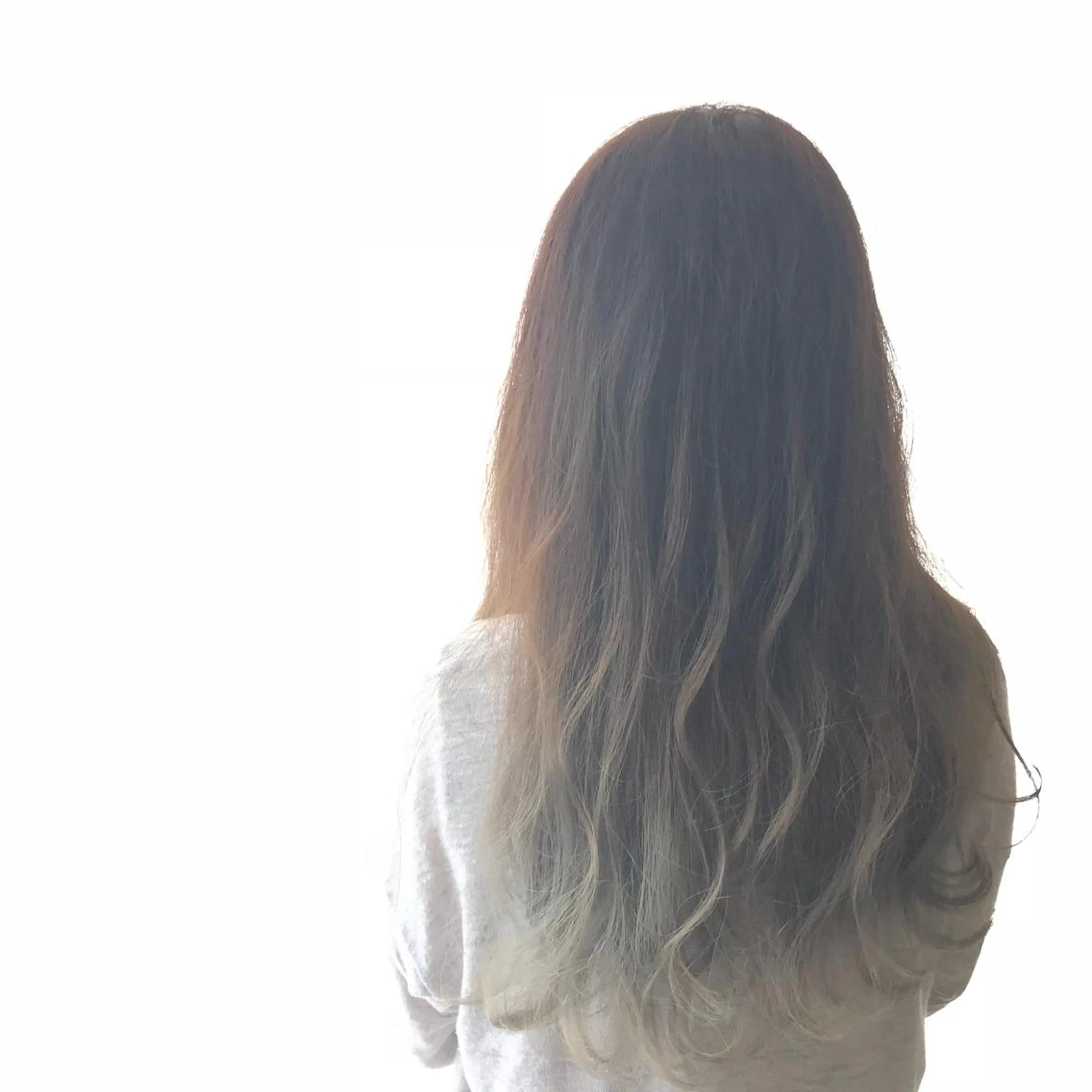 ロング カラー アッシュ アッシュグレー ブリーチ グラデーションカラー Rayt hair所属・Rayt hair レイトヘアーのヘアスタイル