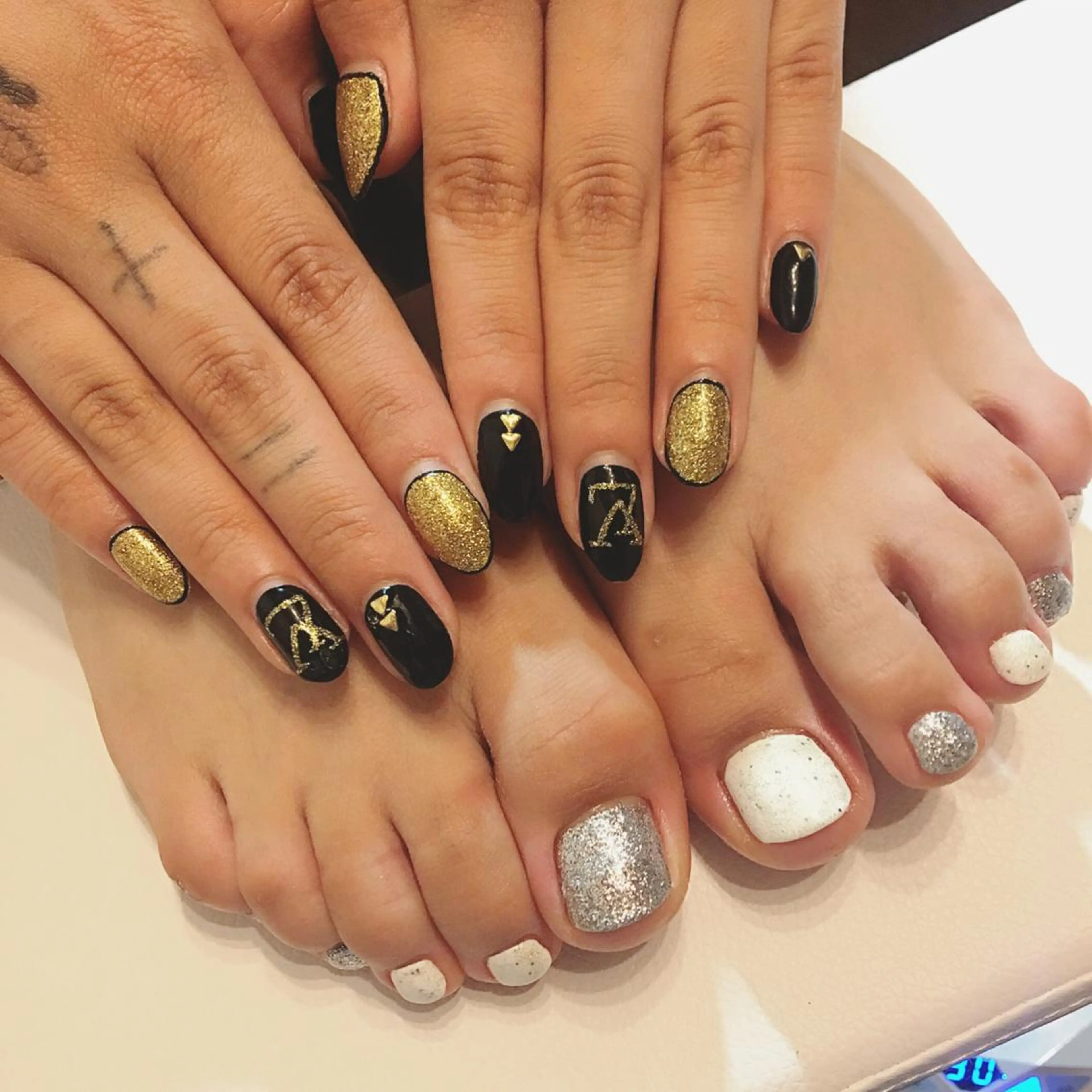 ネイル THECOLORS所属・近貞 莉奈のネイルデザイン