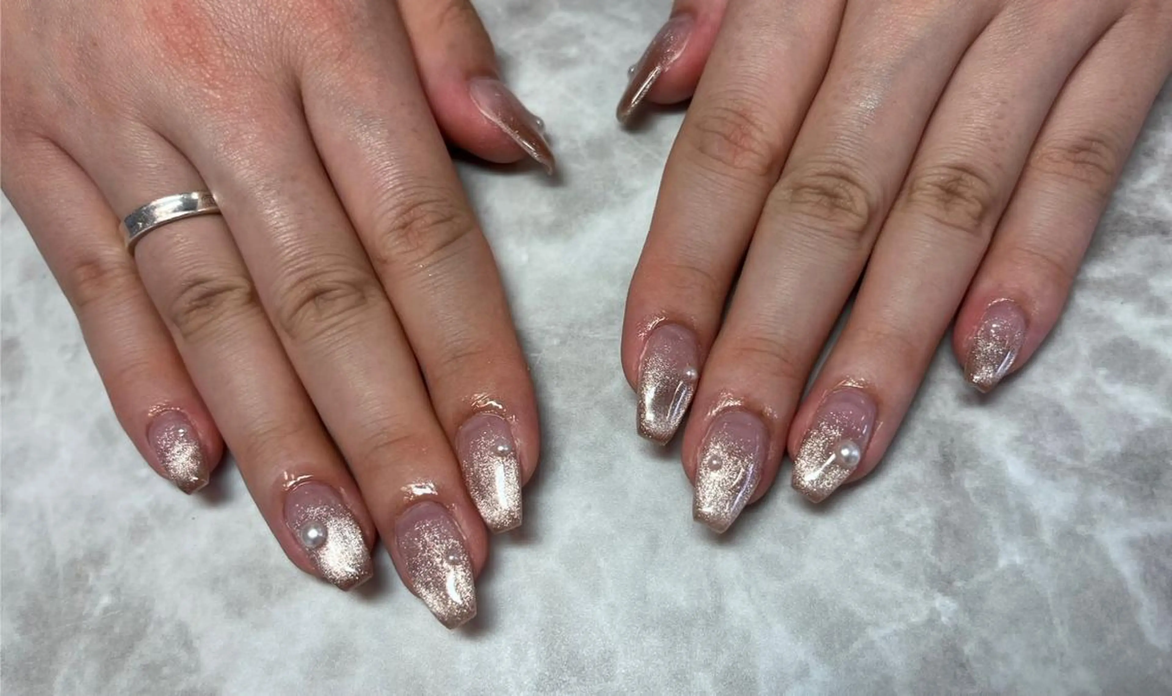 ネイル ネイルリボン 受付スタッフのネイルデザイン