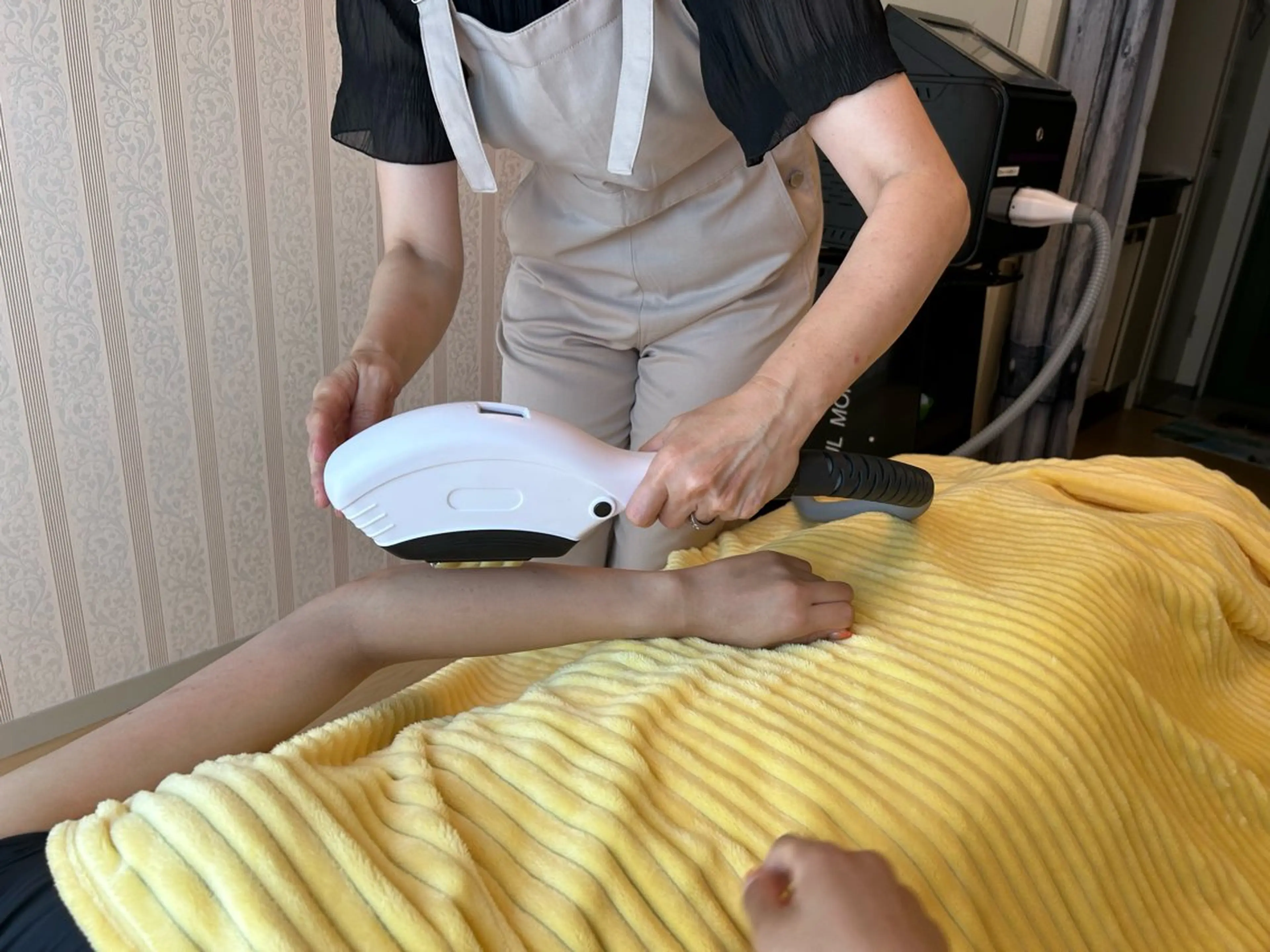 Ｌパーツ【太もも、両膝&膝下、肘上、肘下、背中、ヒップ、バスト、お腹のいずれか1パーツ】美肌脱毛の写真