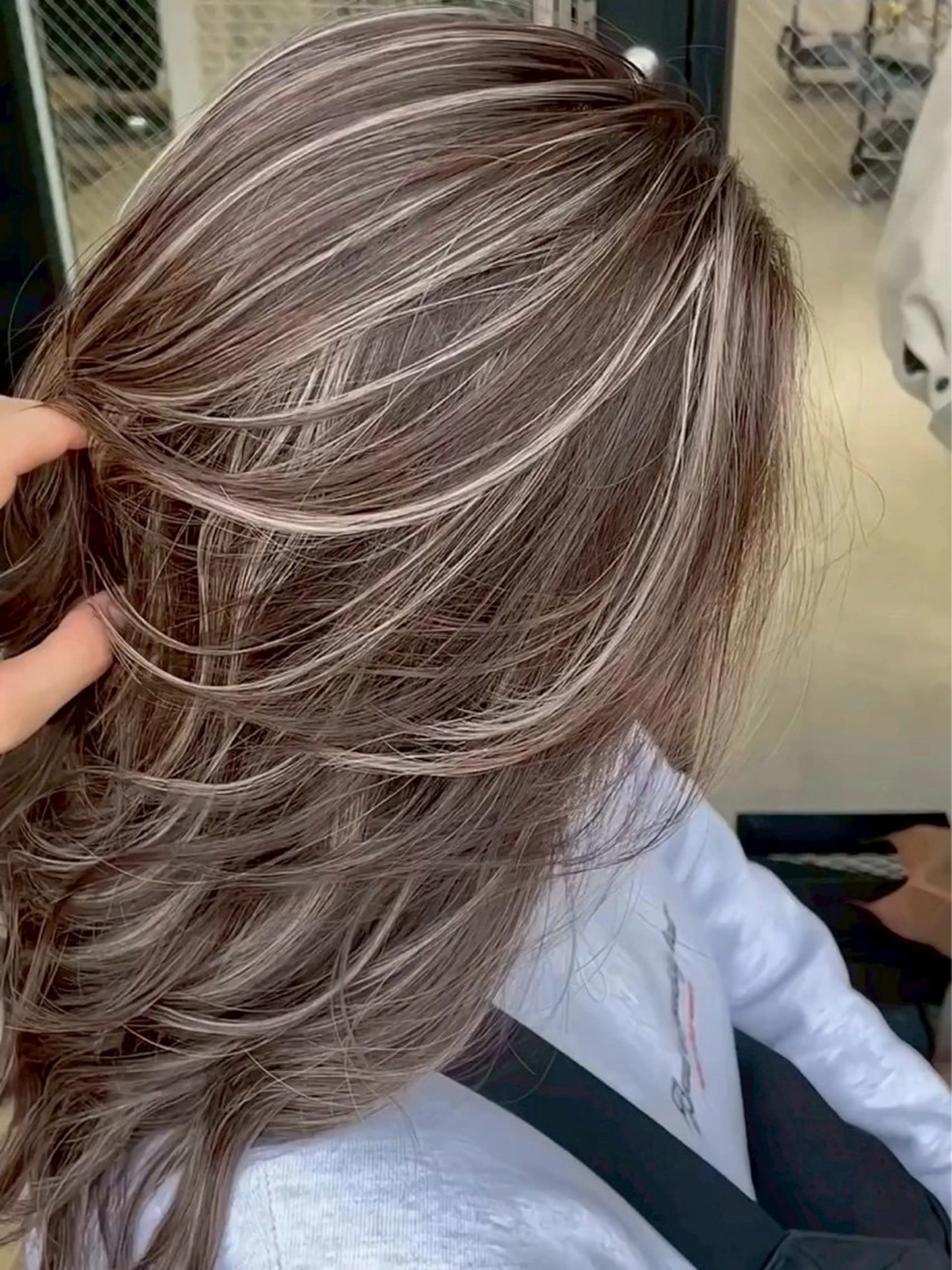 ロング 外国人風カラー ハイライト レイヤーカット ヘアカラー ⚜️ハイライト/レイ ヤー/原宿⚜️✨のヘアスタイル