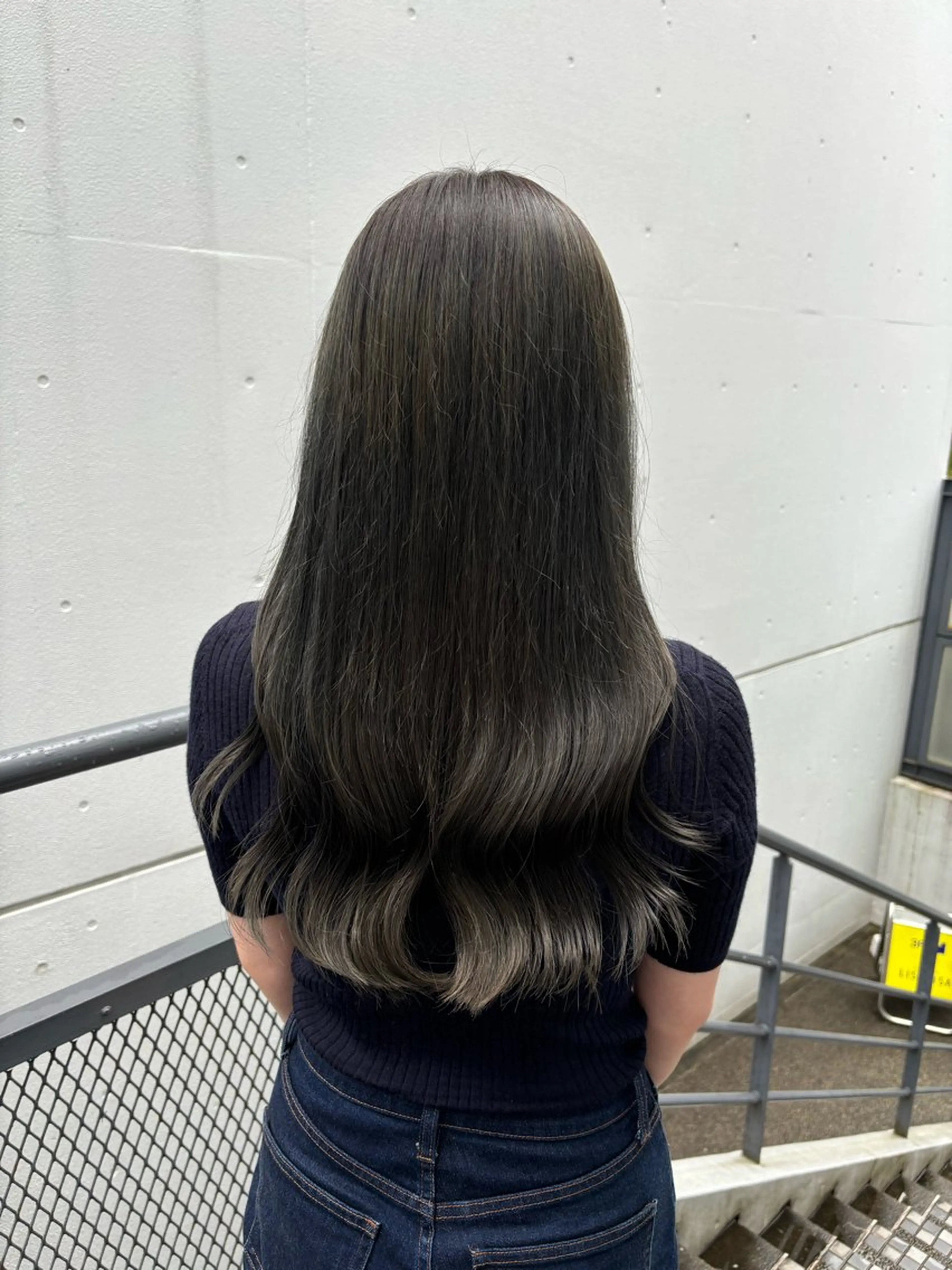 【🎓学生必見🎓】トーンダウンカラー➕艶トリートメント💙✨️💙暗髪/透明感カラー/艶髪/ブルーブラックの写真