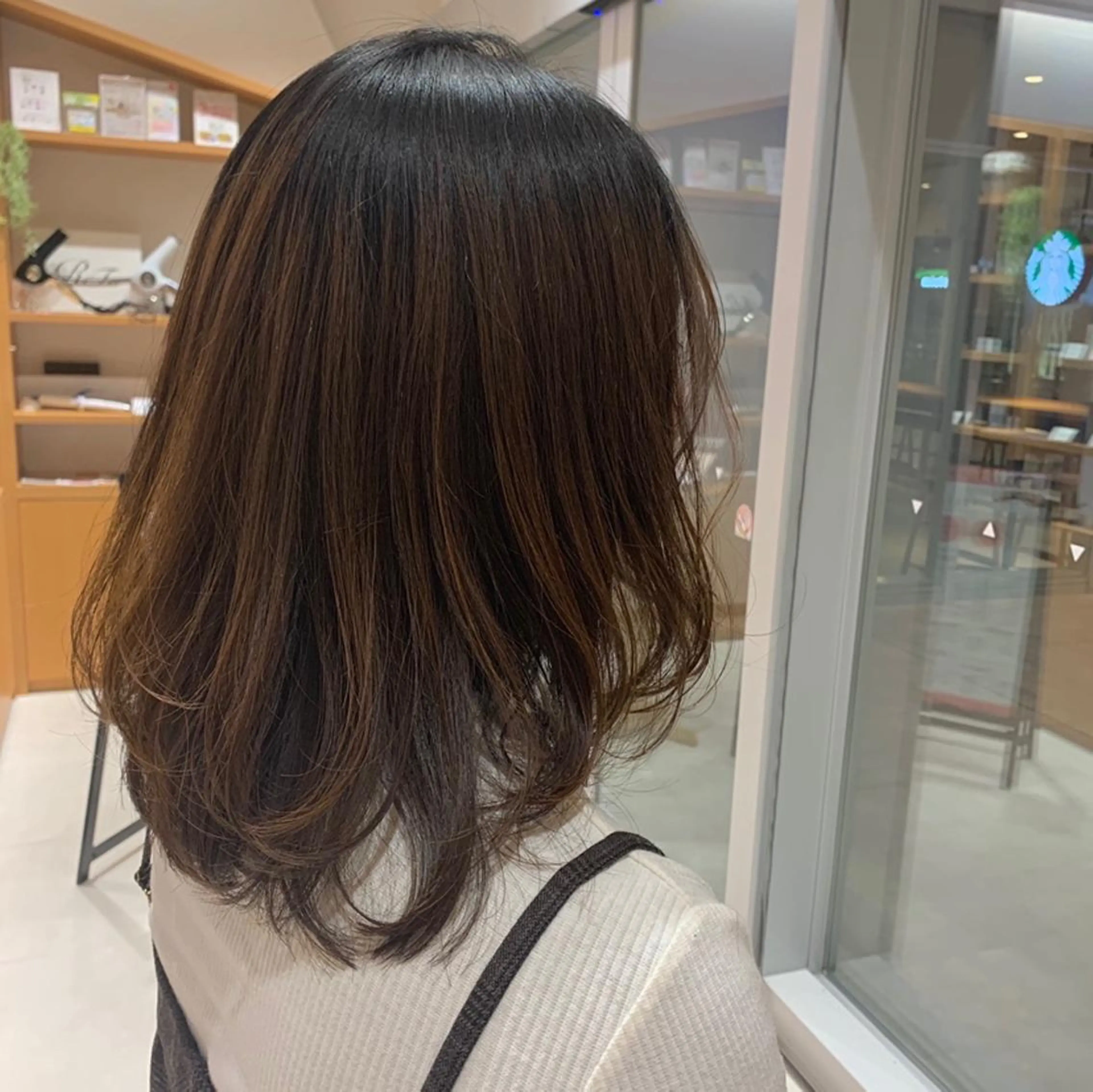 ミディアム 下川 由貴のヘアスタイル