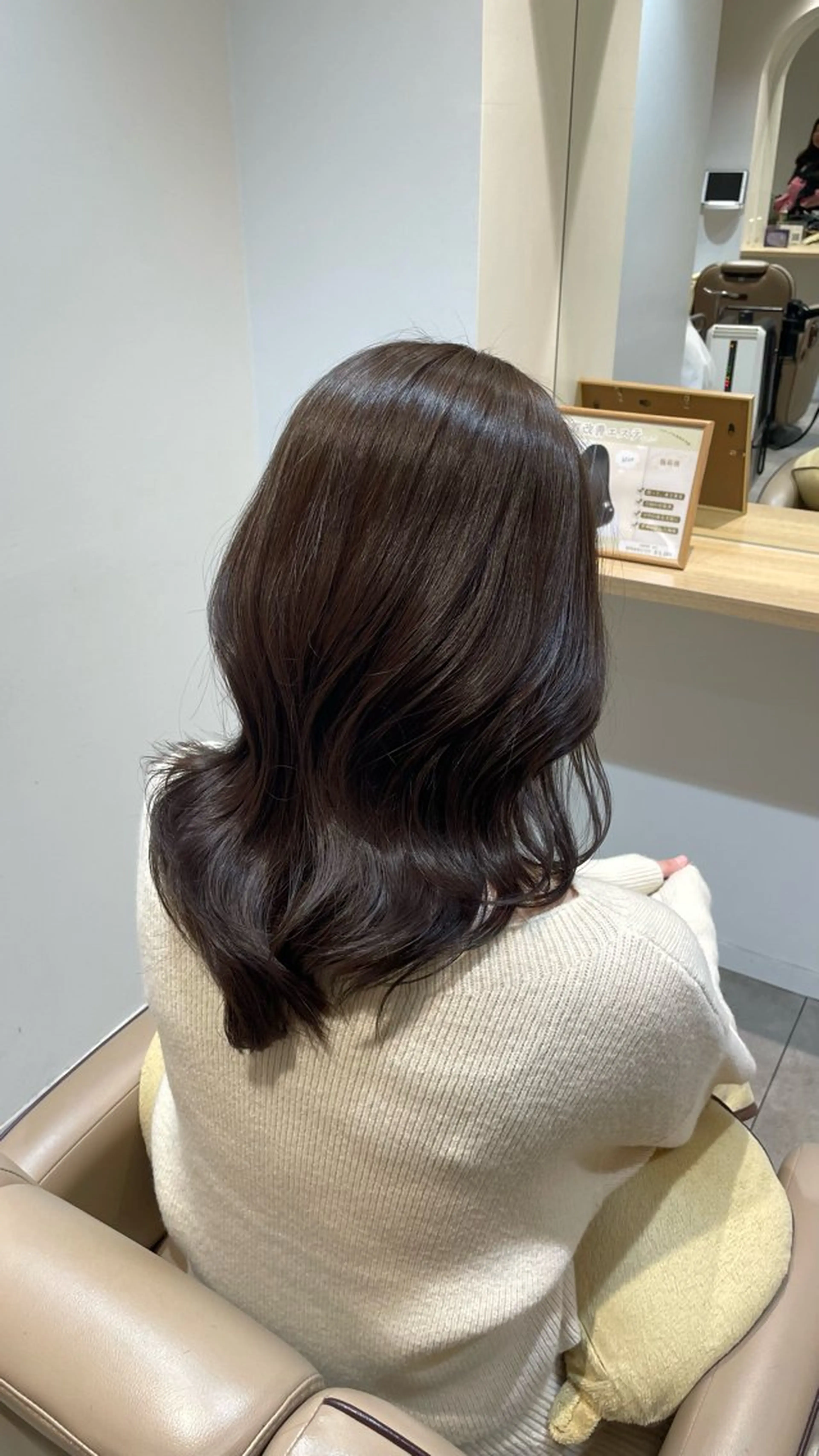 ミディアム カラー ブラウンカラー チョコレートブラウン MIKU .のヘアスタイル