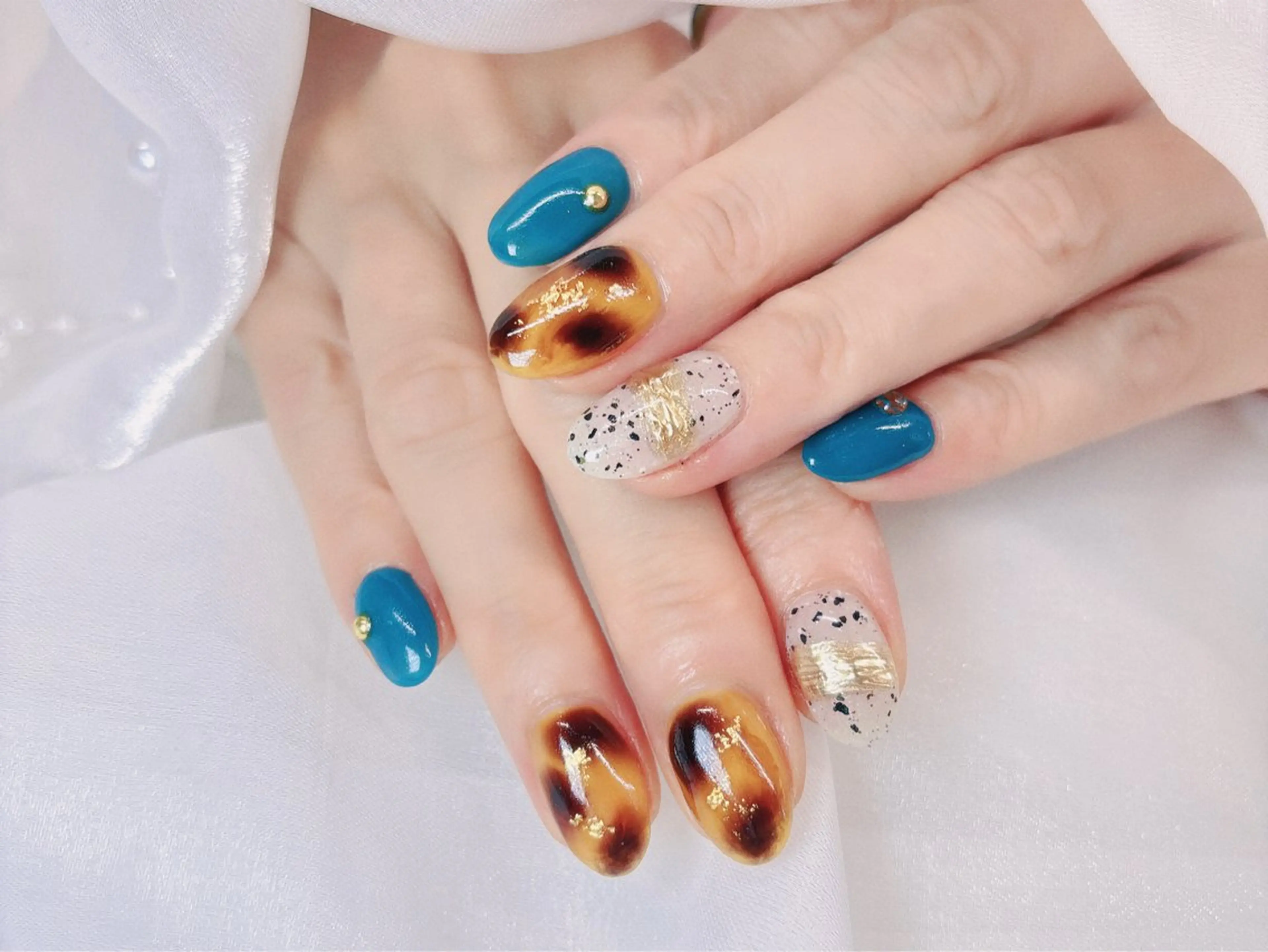 ネイル 長さ出し フラッシュネイル フレンチネイル キラキラネイル ラメ(グリッター) ハンドネイル Chouette ここのネイルデザイン