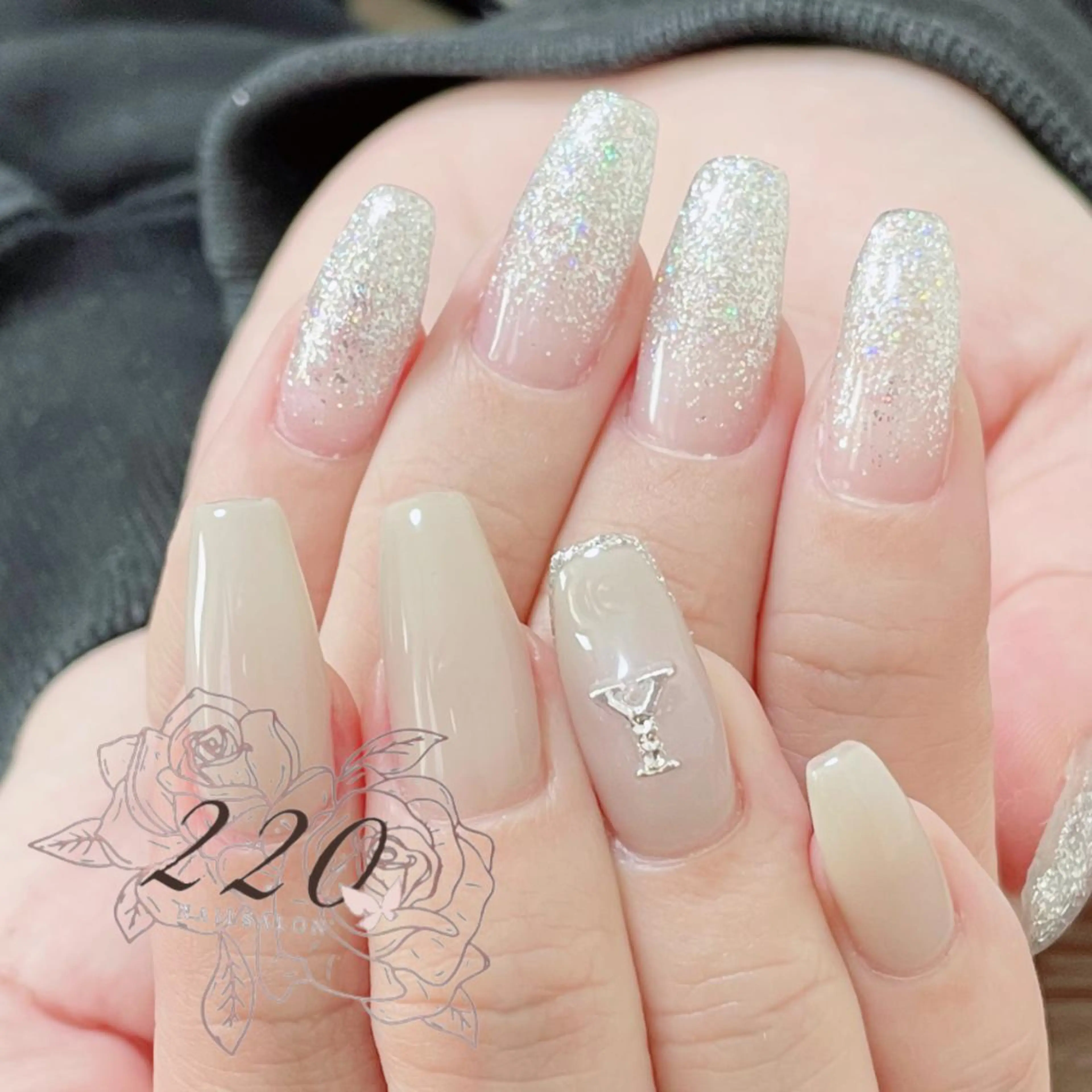 ミディアム ネイル nailsalon 220momokaのネイルデザイン
