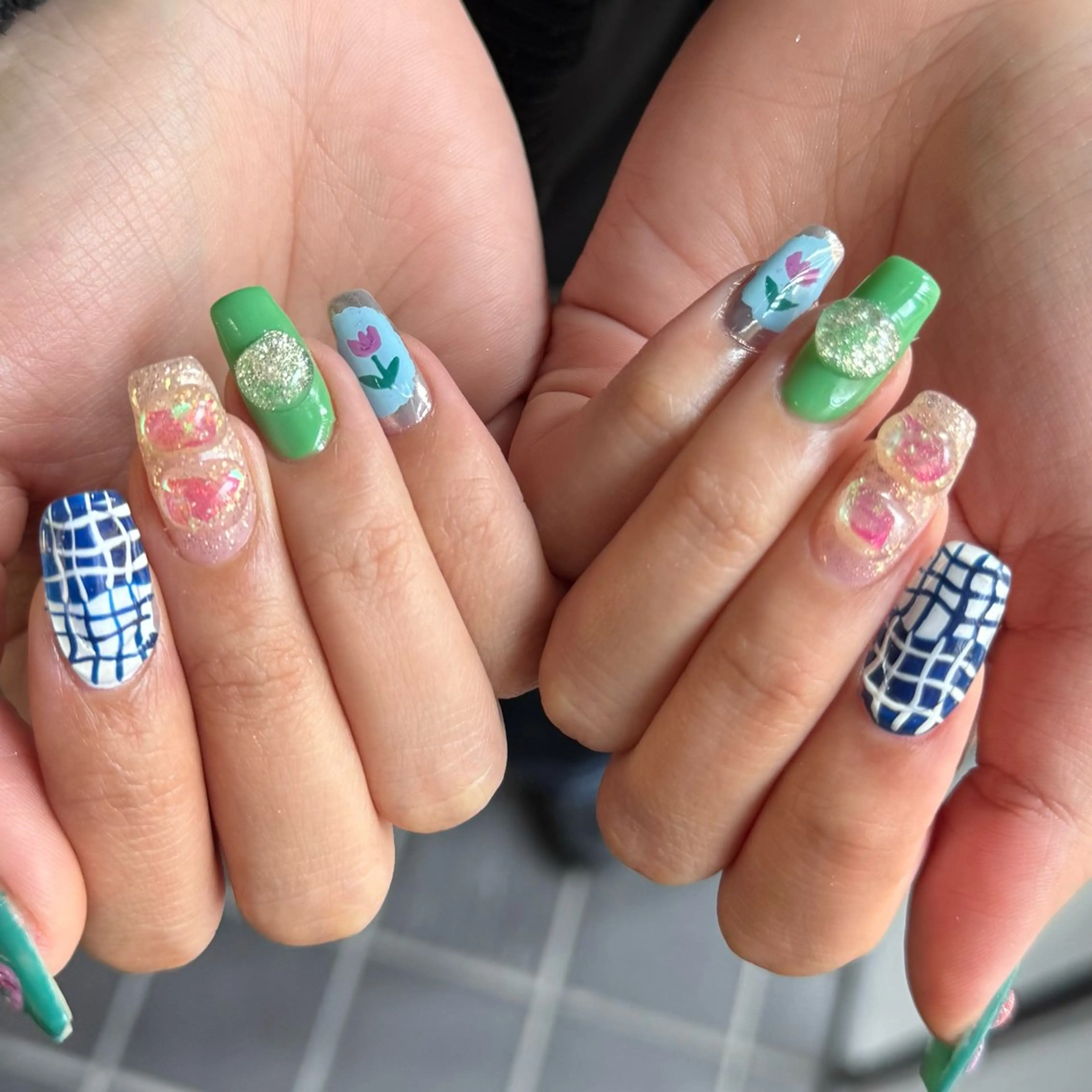 セミロング 小川 柚香のネイルデザイン