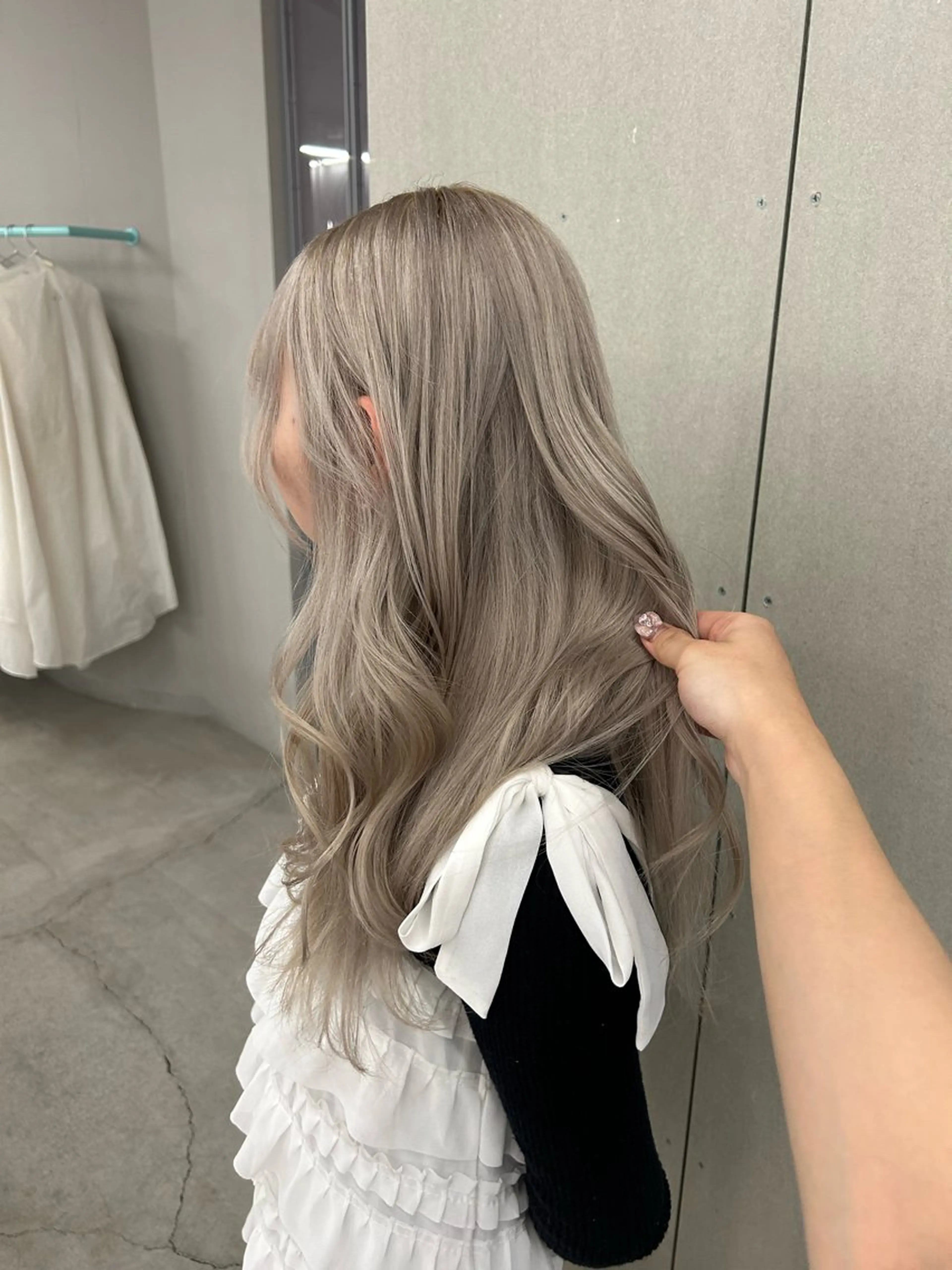 ロング カラー 寺澤 花梨のヘアスタイル