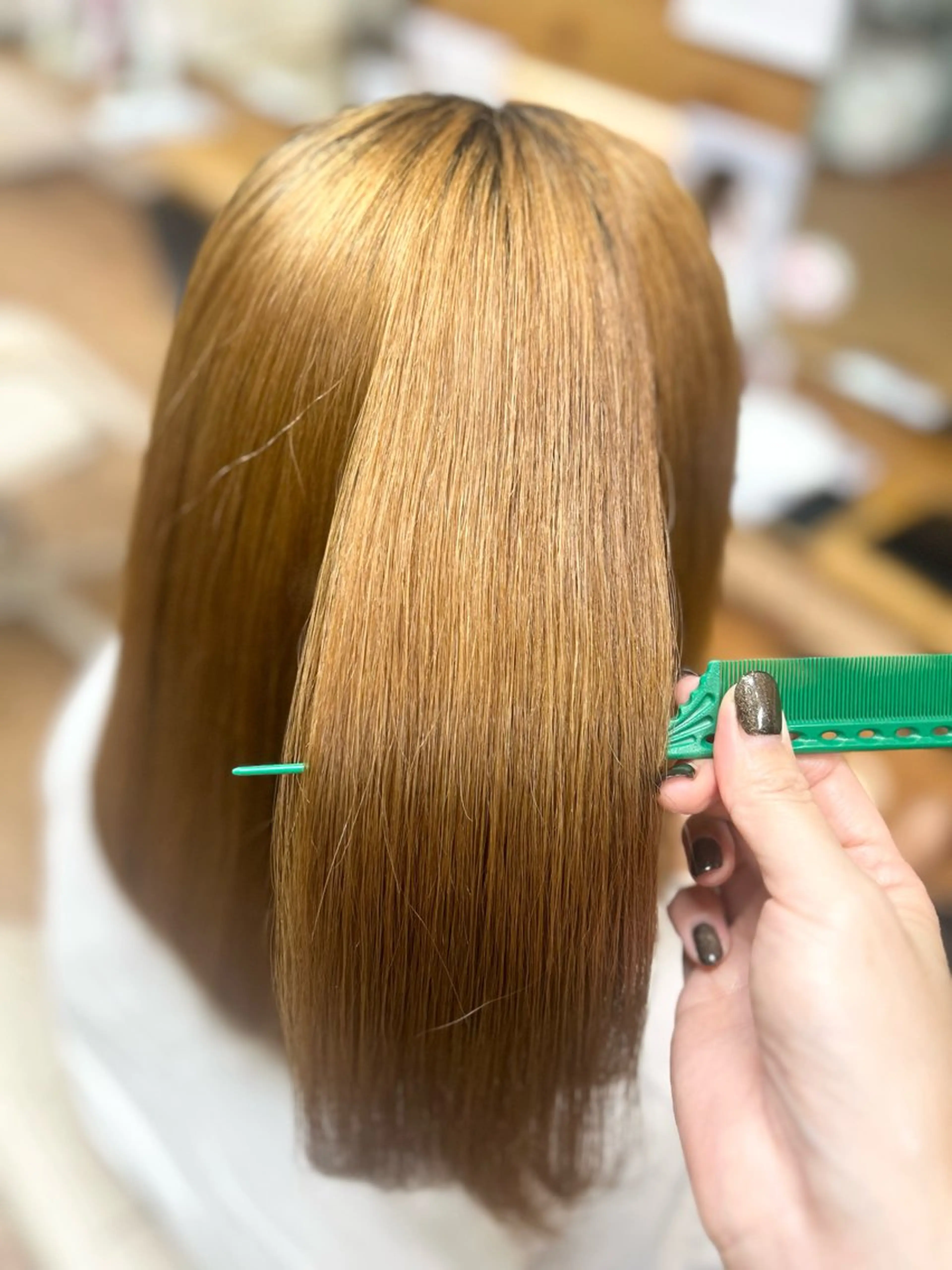 セミロング 神谷 千明のヘアスタイル